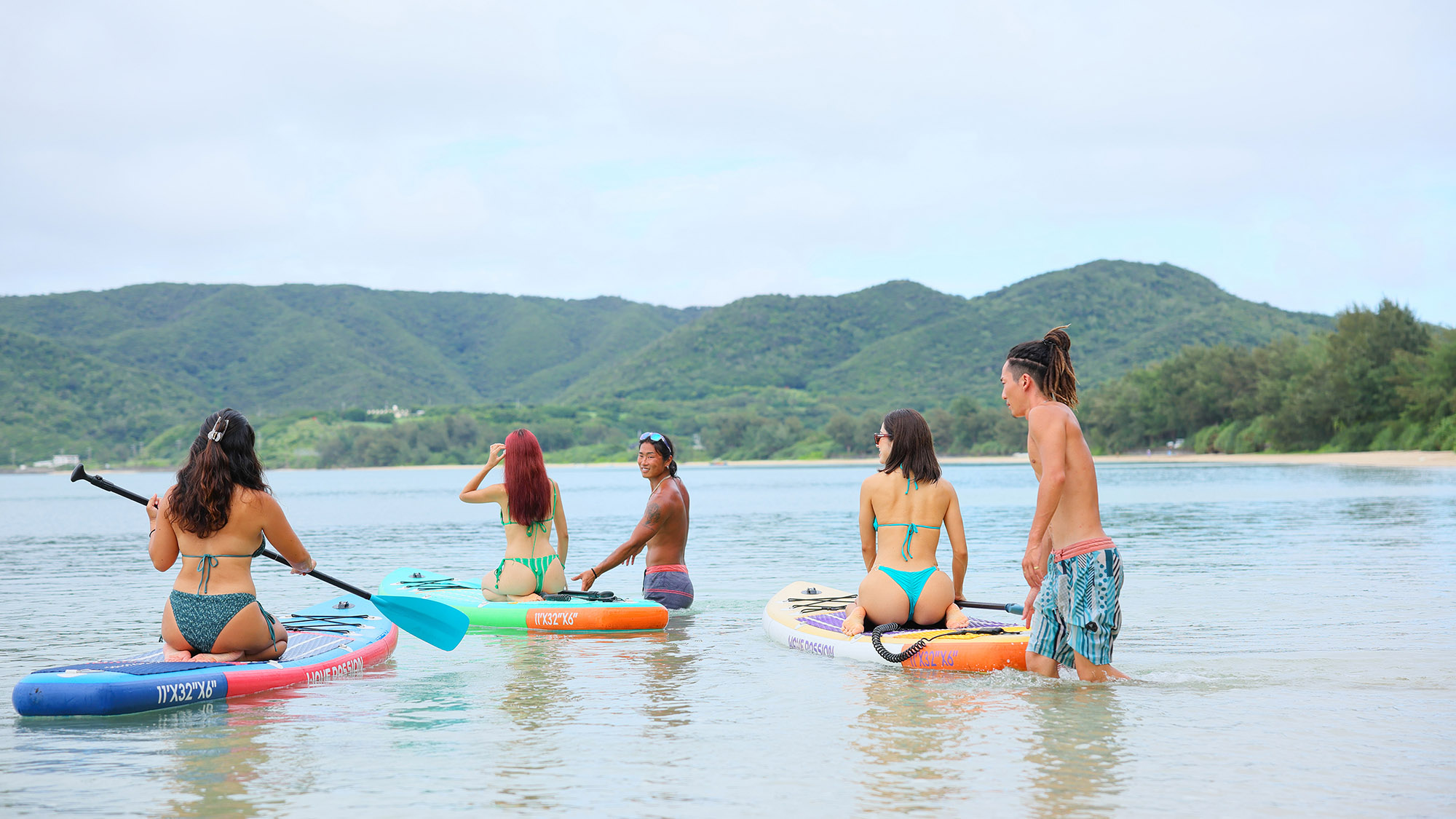 ・【SUP】みんなでワイワイ♪穏やかな海でマリンスポーツを楽しめます
