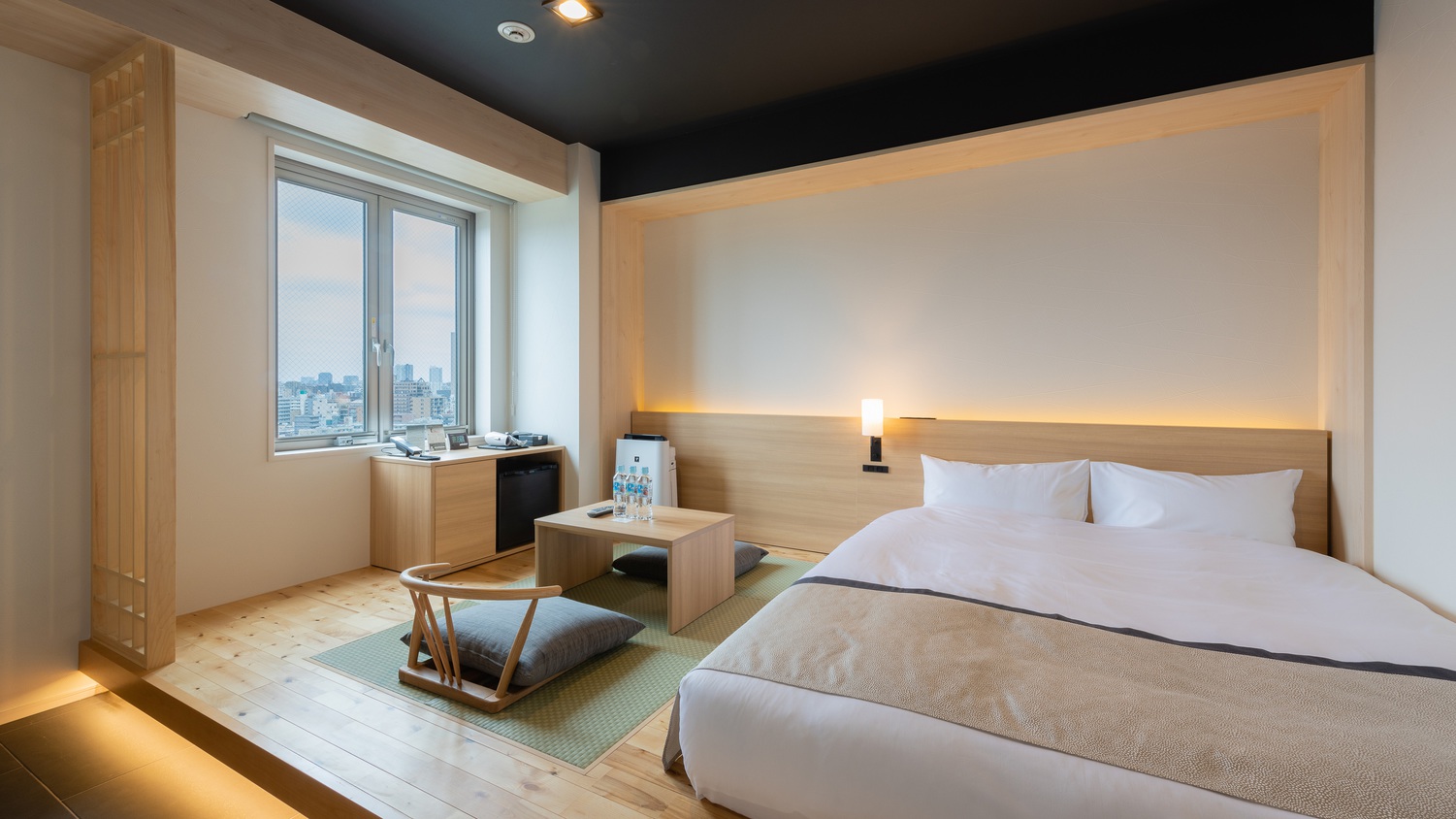 和モダンダブル □シモンズベッド使用・3人対応可　□全室禁煙