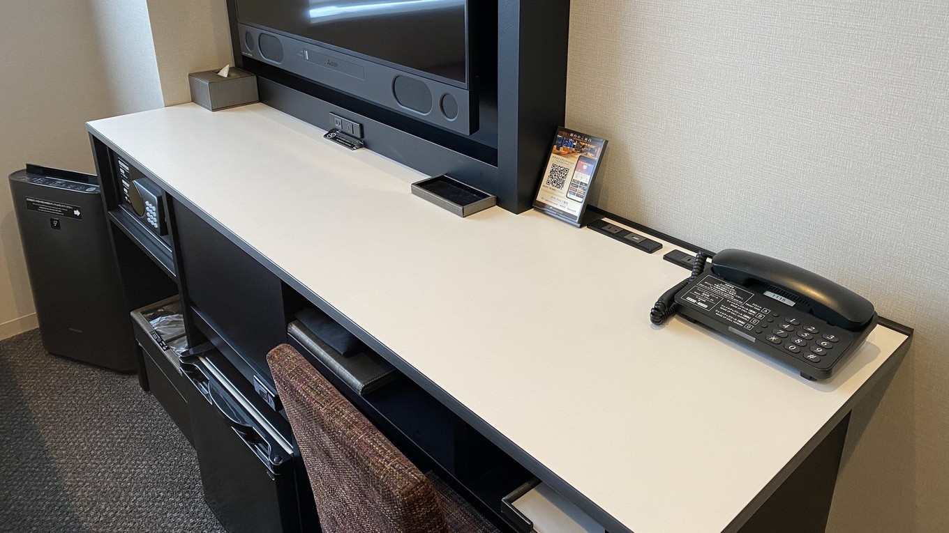 スタンダードルームのデスク