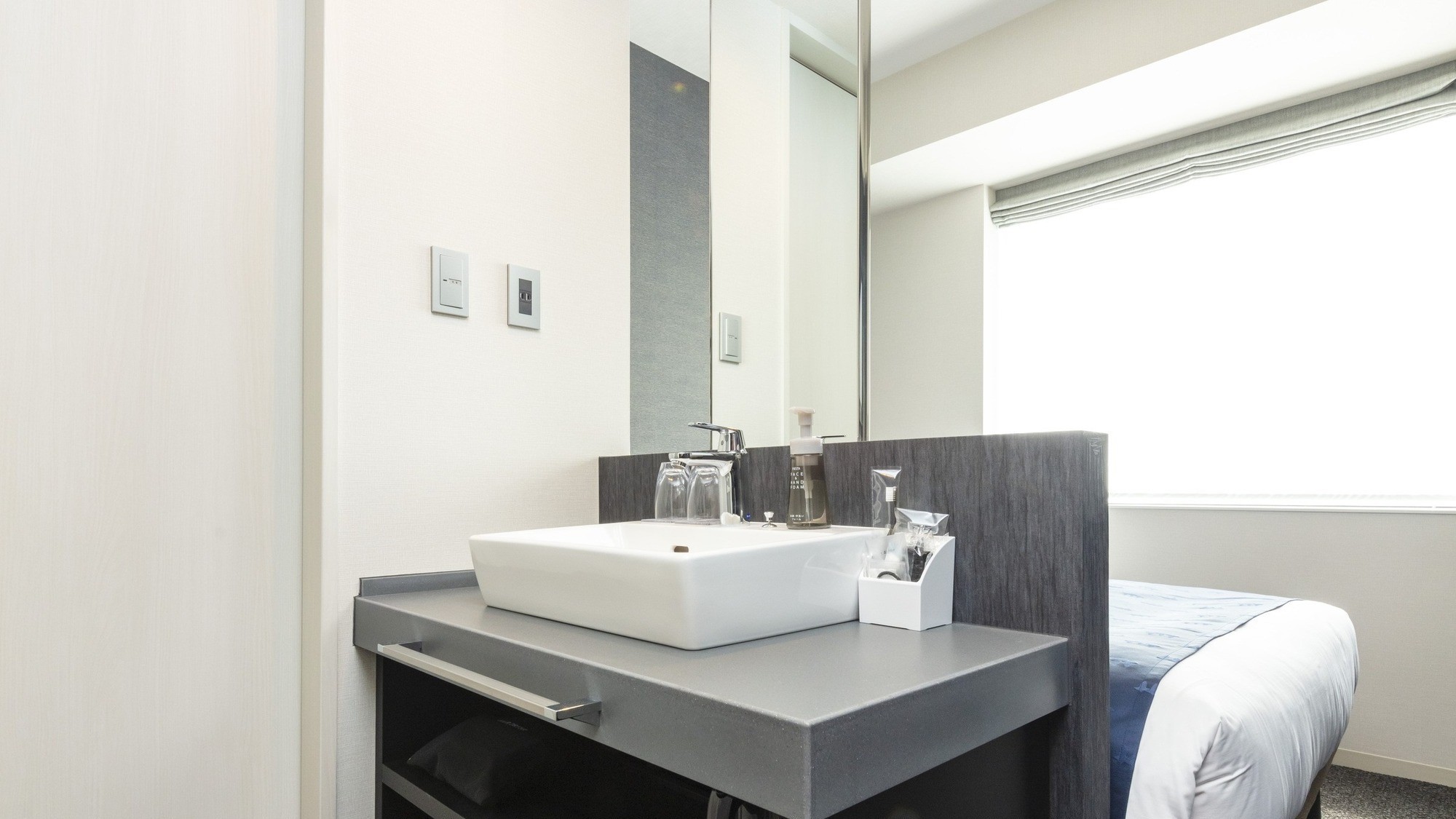 シャワーブースタイプの洗面台