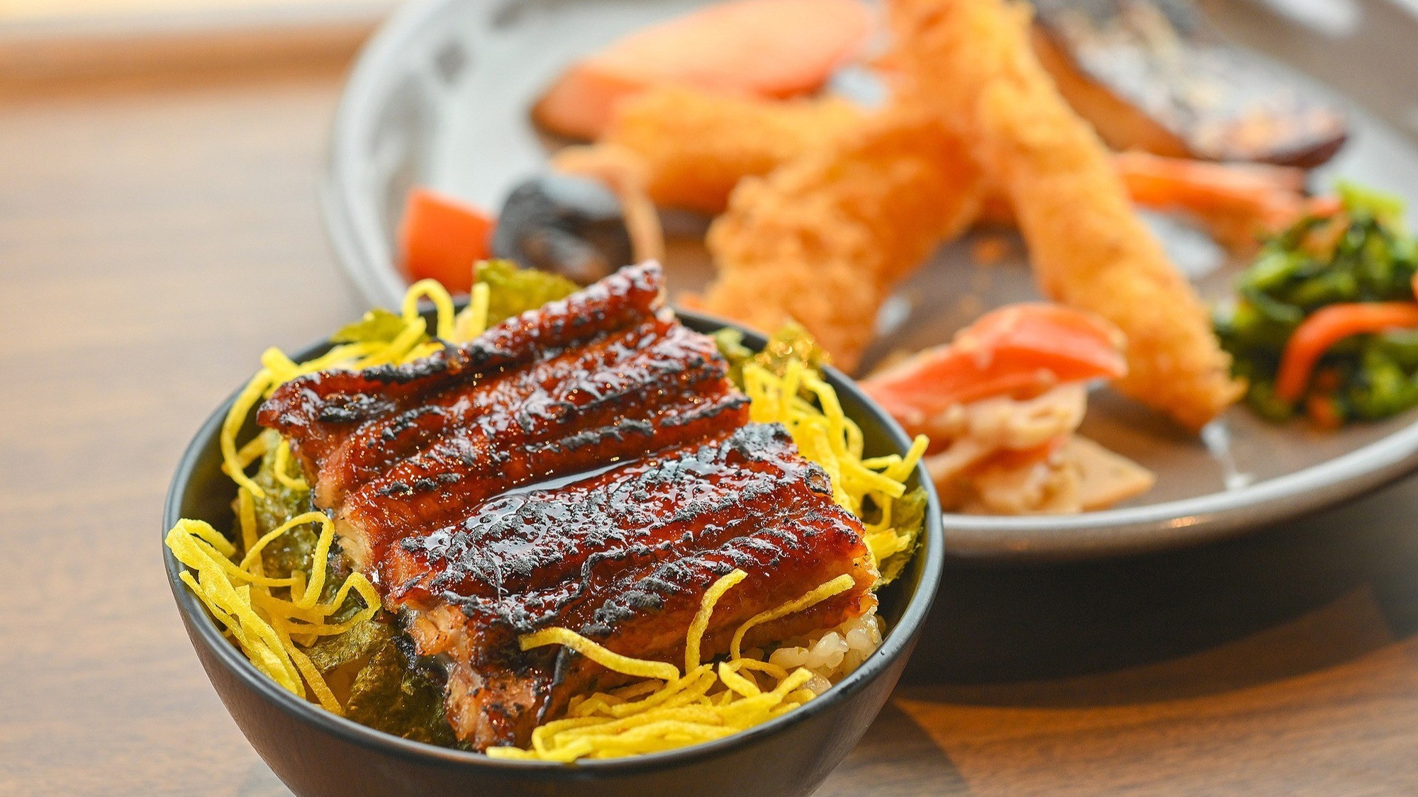 朝から焼きたて鰻の蒲焼、エビフライもお召し上がりいただけます♪
