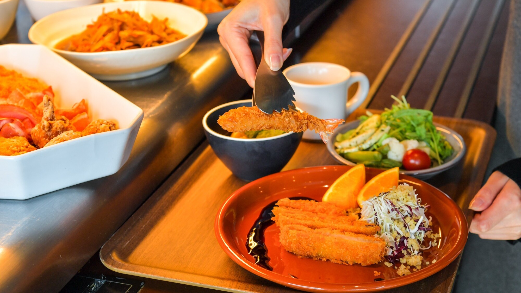 朝食ビュッフェでは焼き魚やエビフライもご賞味いただけます♪