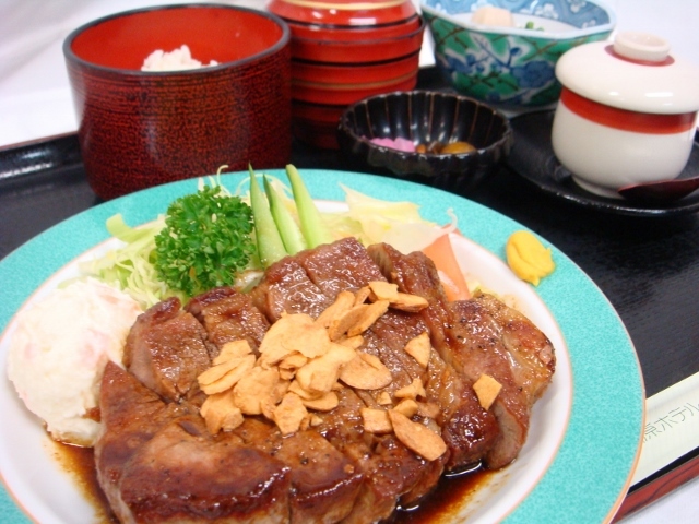 【選べる夕食】朝・夕食付パック☆夕食時ドリンク一杯サービス☆2泊・3泊限定