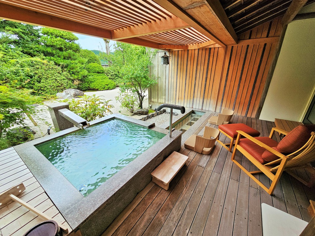 梅　露天風呂デッキ