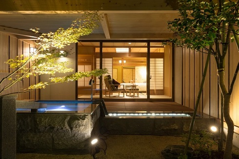 Guest room with open-air bath Night view (like a room)