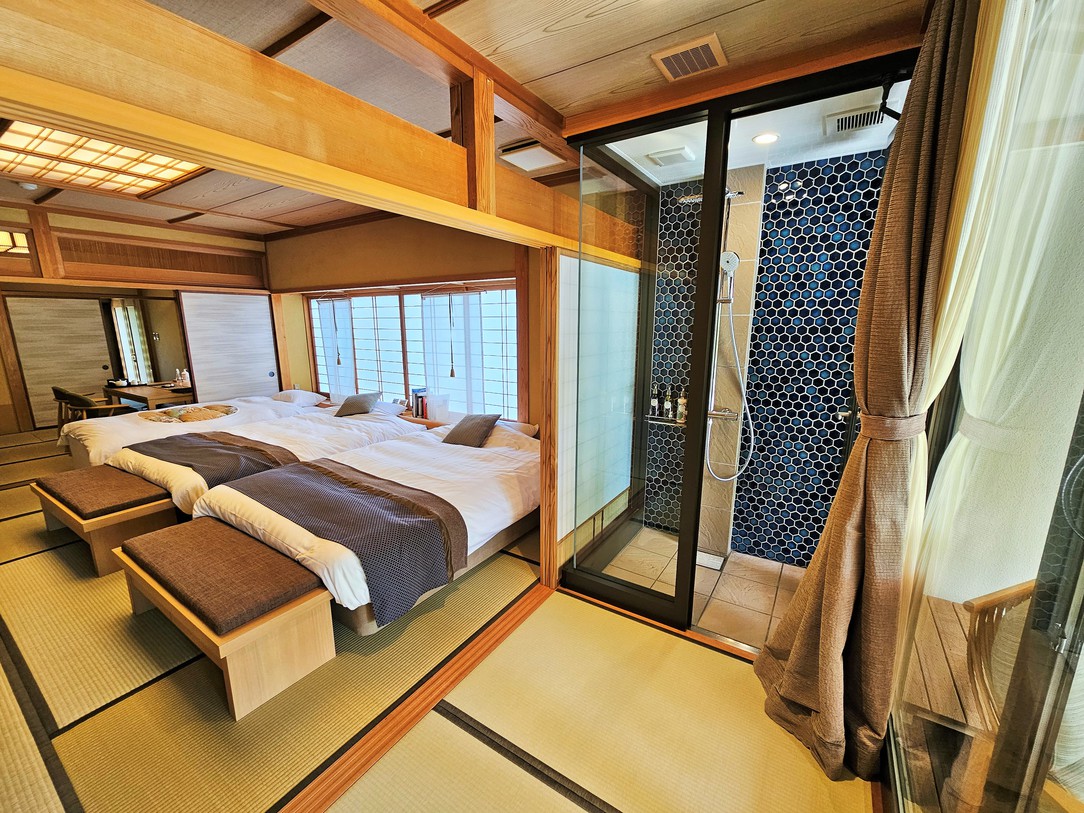 椿　シャワールームから