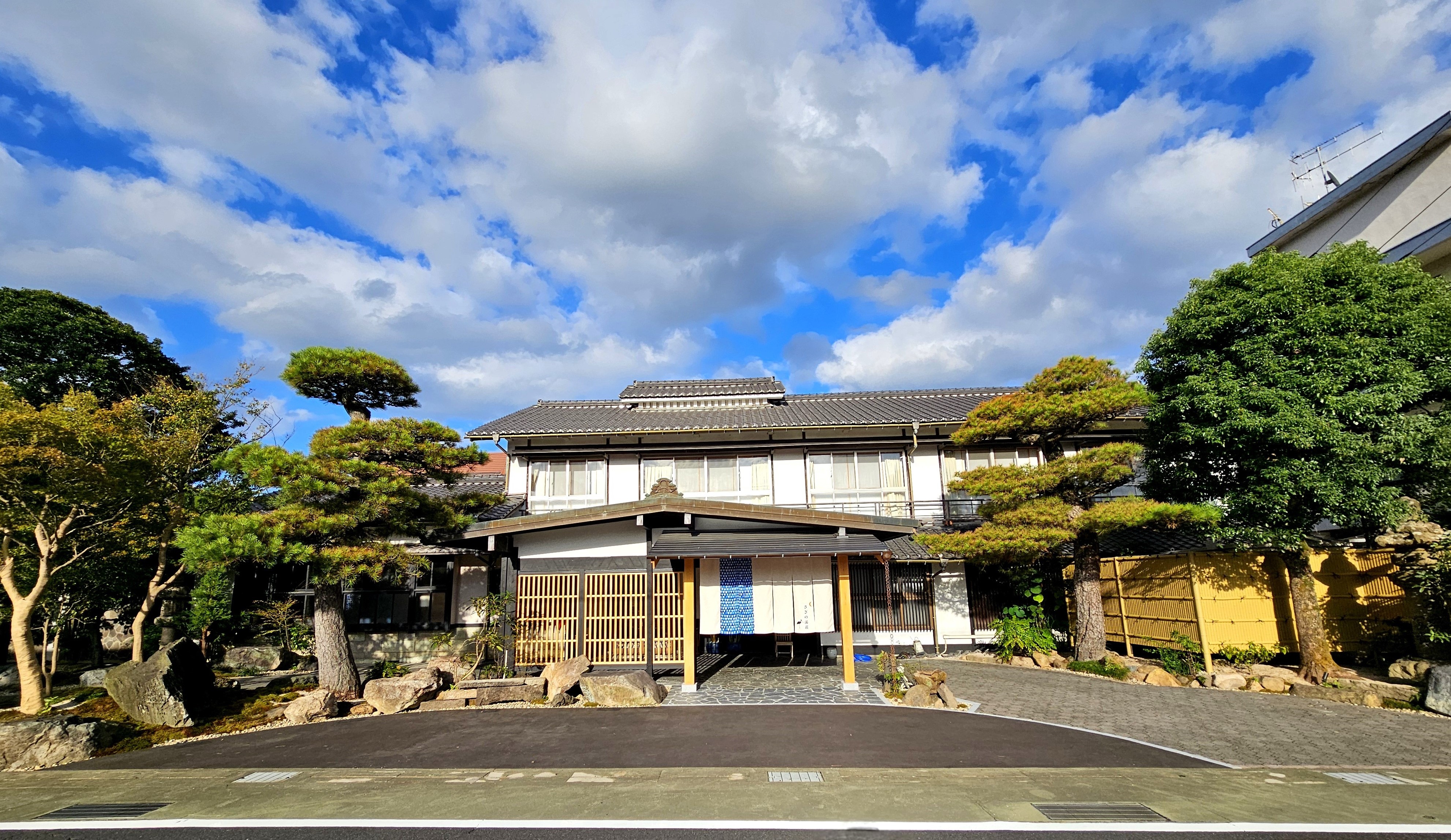 さぎの湯荘　玄関　全景