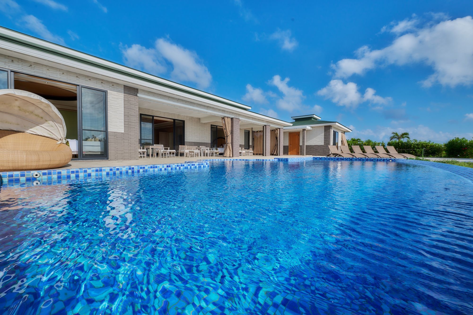 【PRESIDENTIAL POOL VILLA HOUSE STAY】プライベートリゾート／朝食付