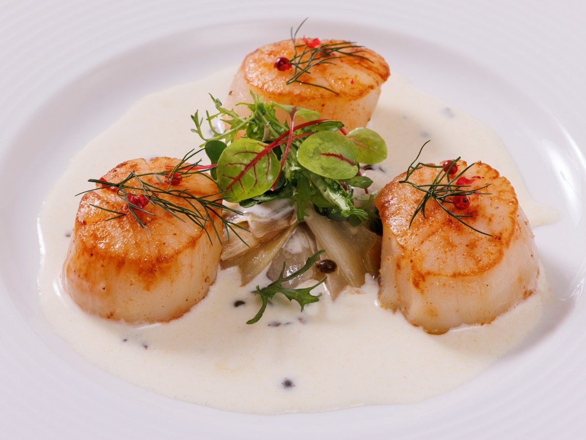 2025秋メニュー 帆立貝のポワレ