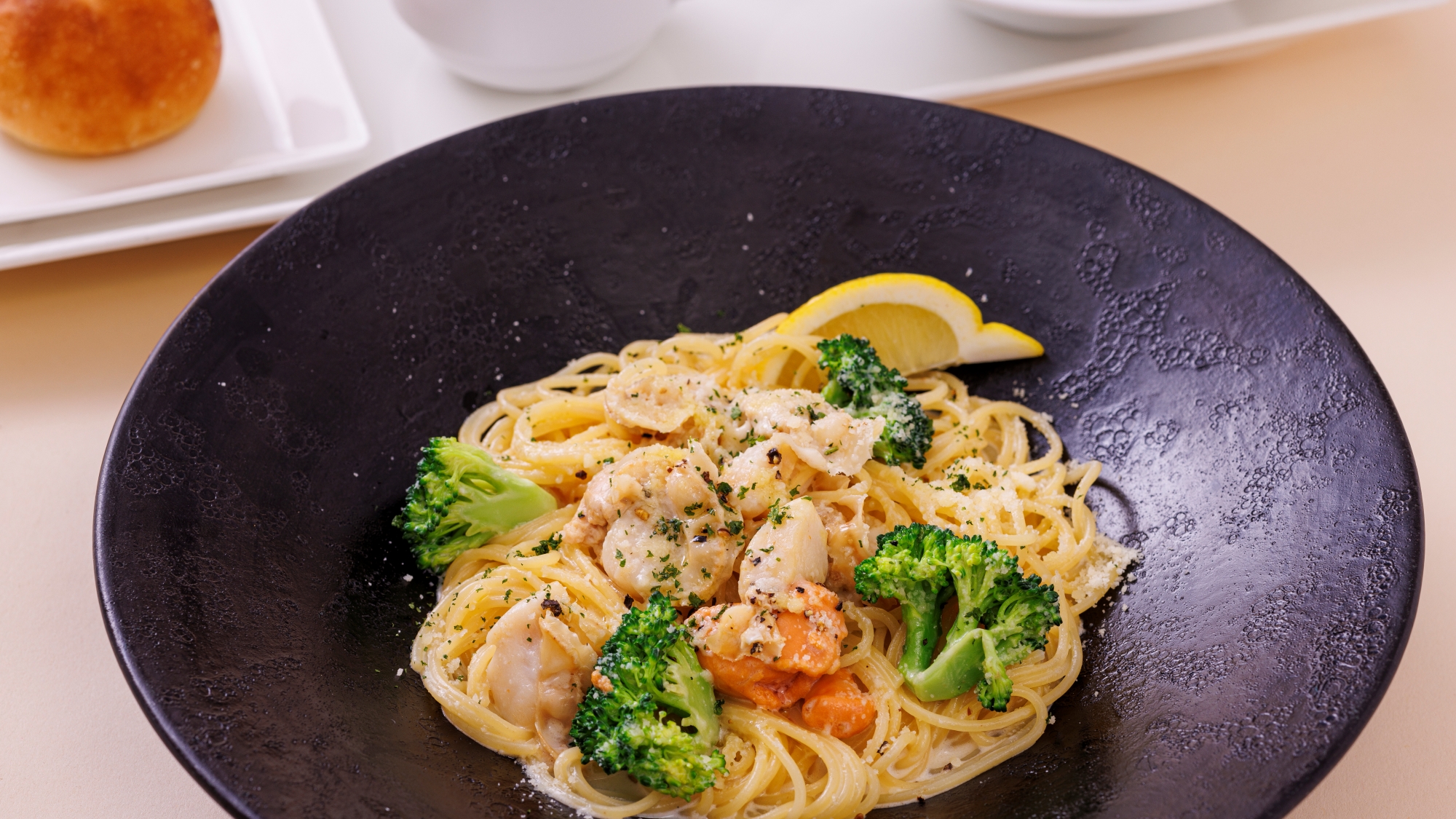 日替わりパスタランチ一例「帆立貝のレモンクリームパスタ」