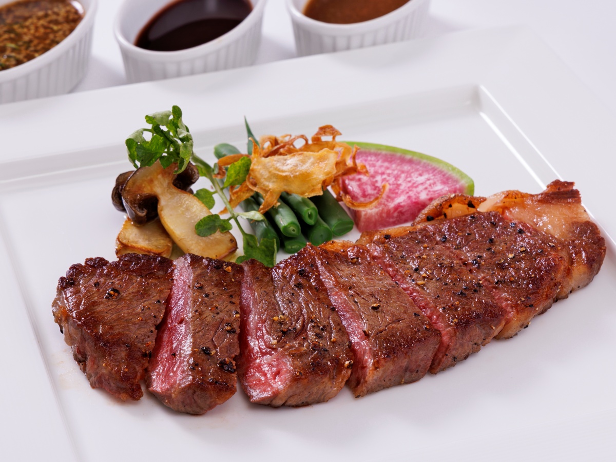 2025秋メニュー 宮古泡盛ほろよい牛ロースステーキ