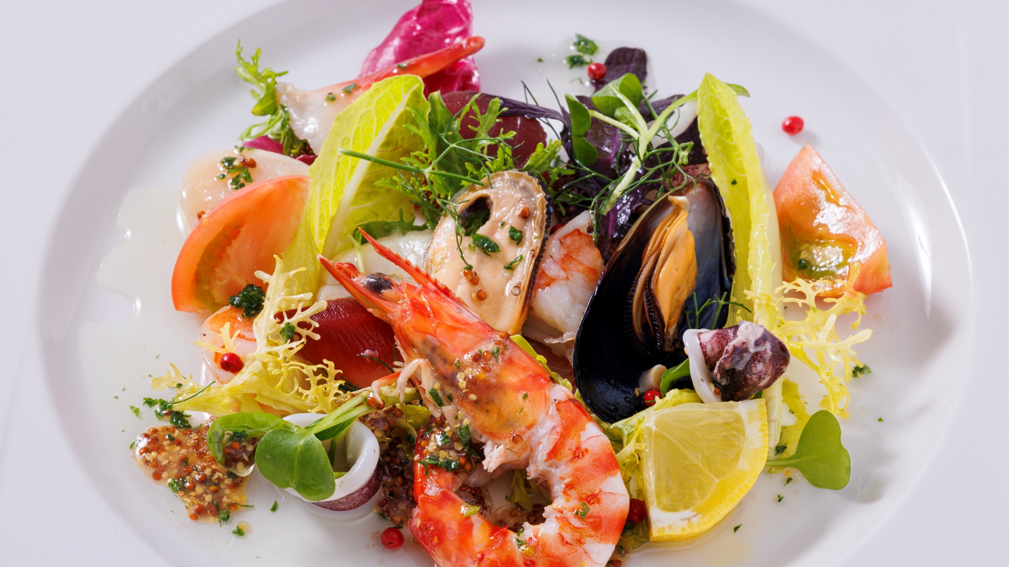 夏メニュー　海の幸のサラダ