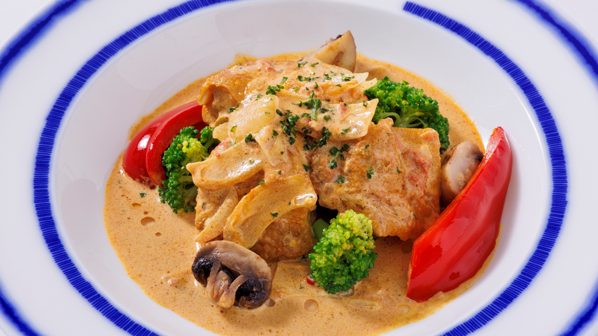 夏メニュー　鶏のカレークリーム