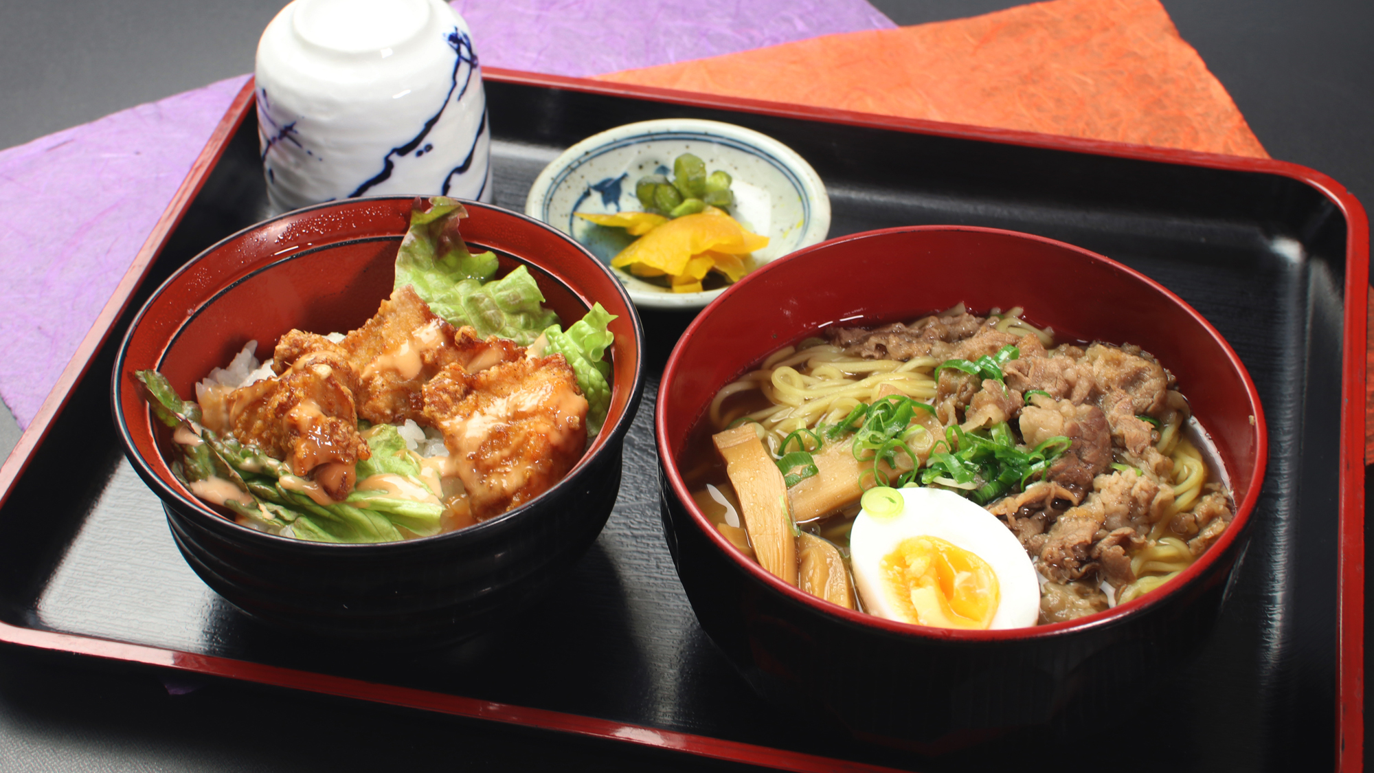 【得！日替わり定食】とってもお得な日替わり定食！ ご飯と麺のダブルメインでボリューム満点♪