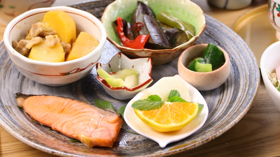 【朝食付き】手作り和朝食で一日の始まりを！自家製野菜と郷土料理で迎えるやさしい朝♪