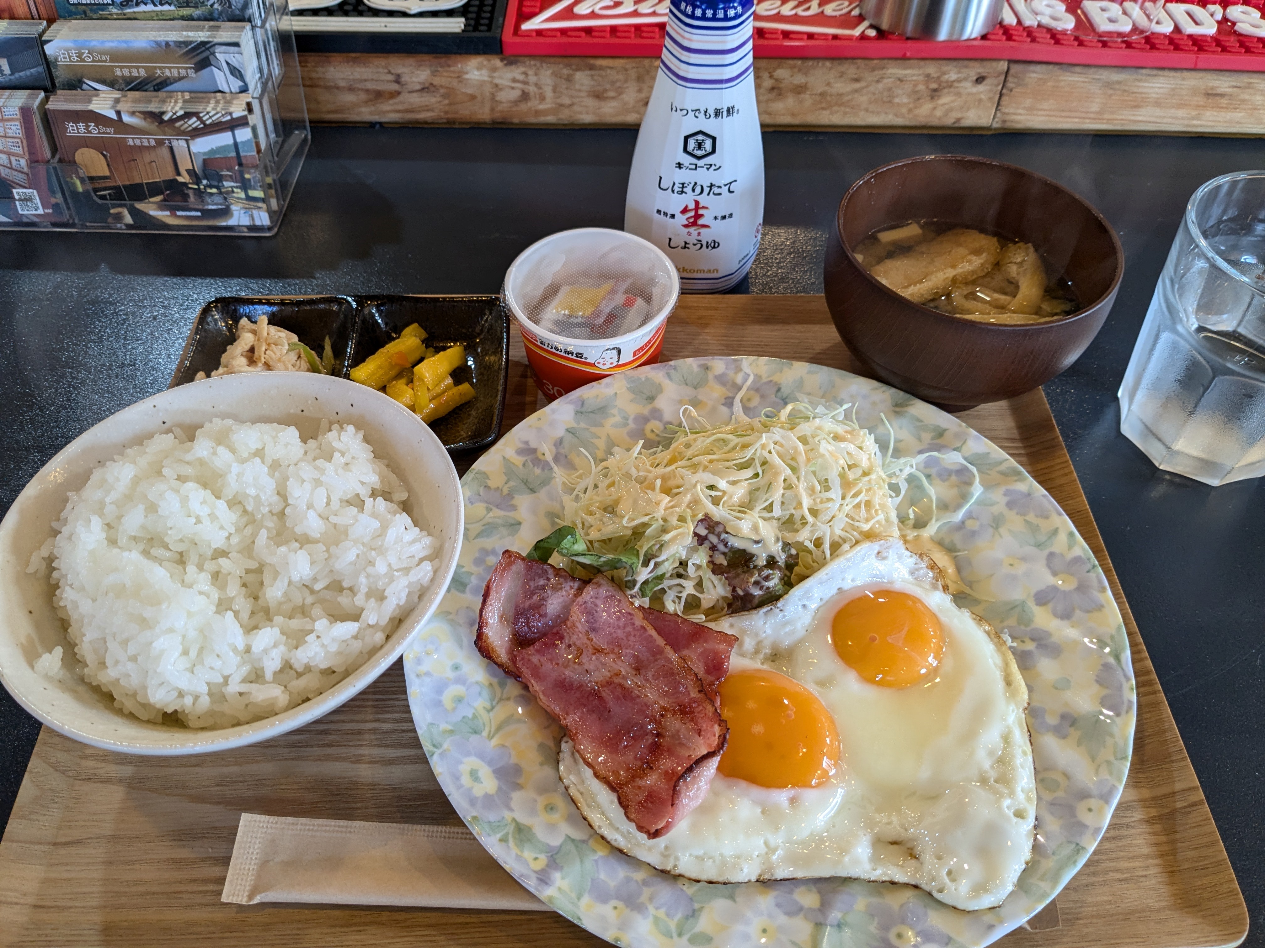 ベーコンエッグ定食　700円