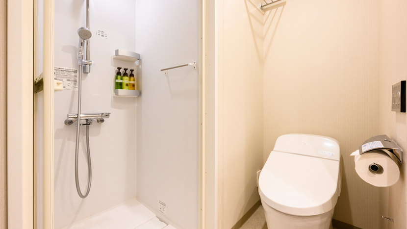 セミダブルタイプの客室は全てシャワーブースを完備（バスタブなし）
