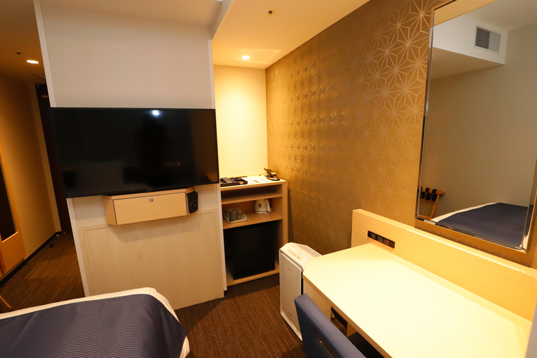 【禁煙】セミダブルType-B / 14㎡・ベッド幅140・シャワーブースのみ