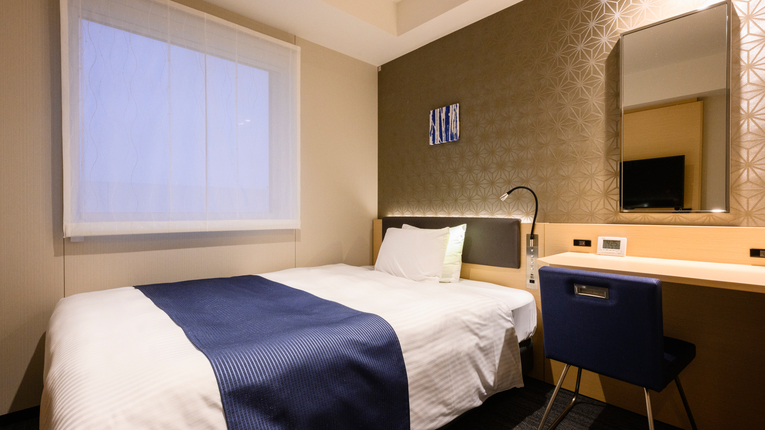 セミダブルA（14平米）の室内イメージです。使い勝手の良いデスクを完備