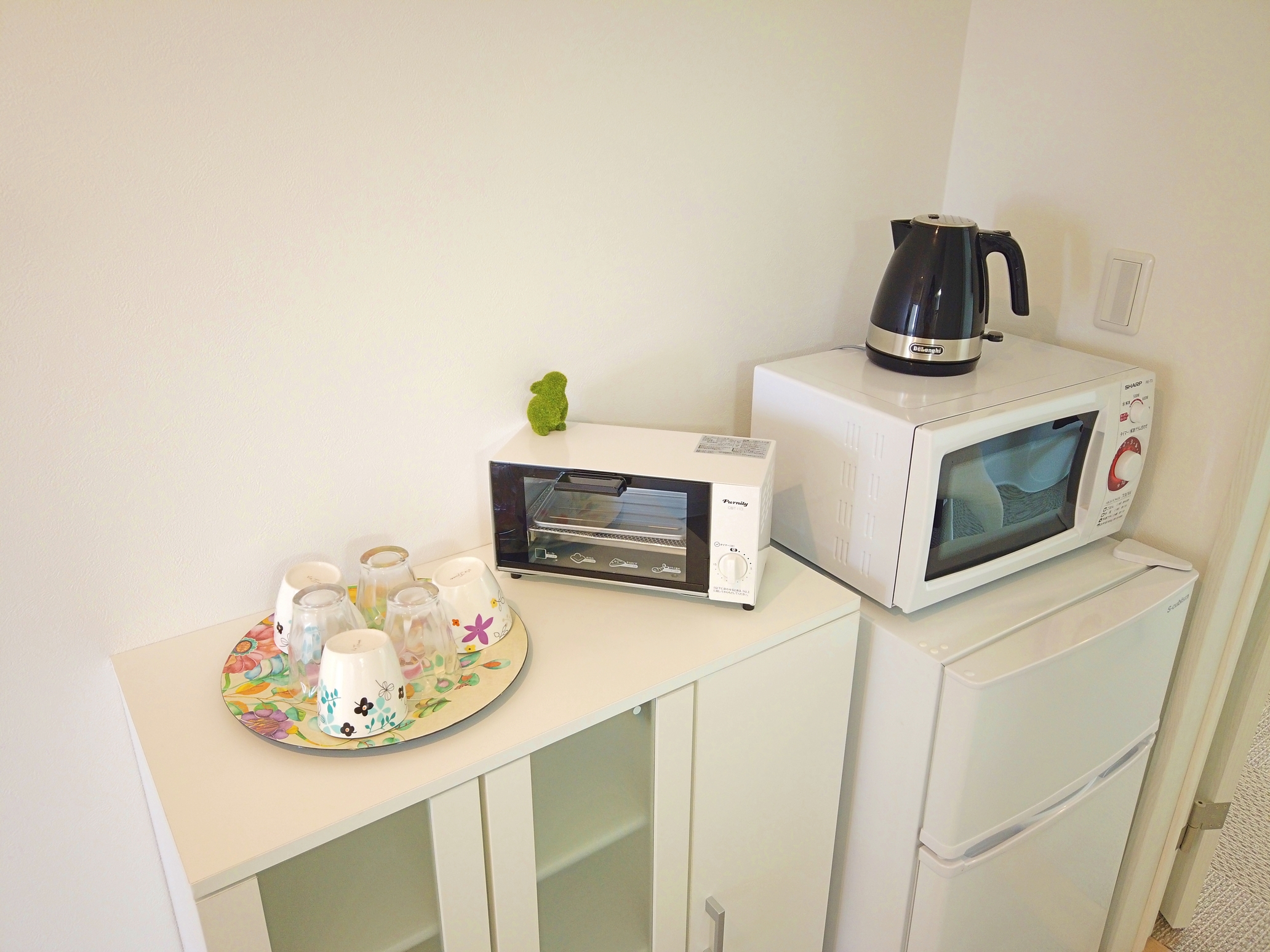 全室電子レンジ完備しておりますので、ご軽食を取る際も便利です