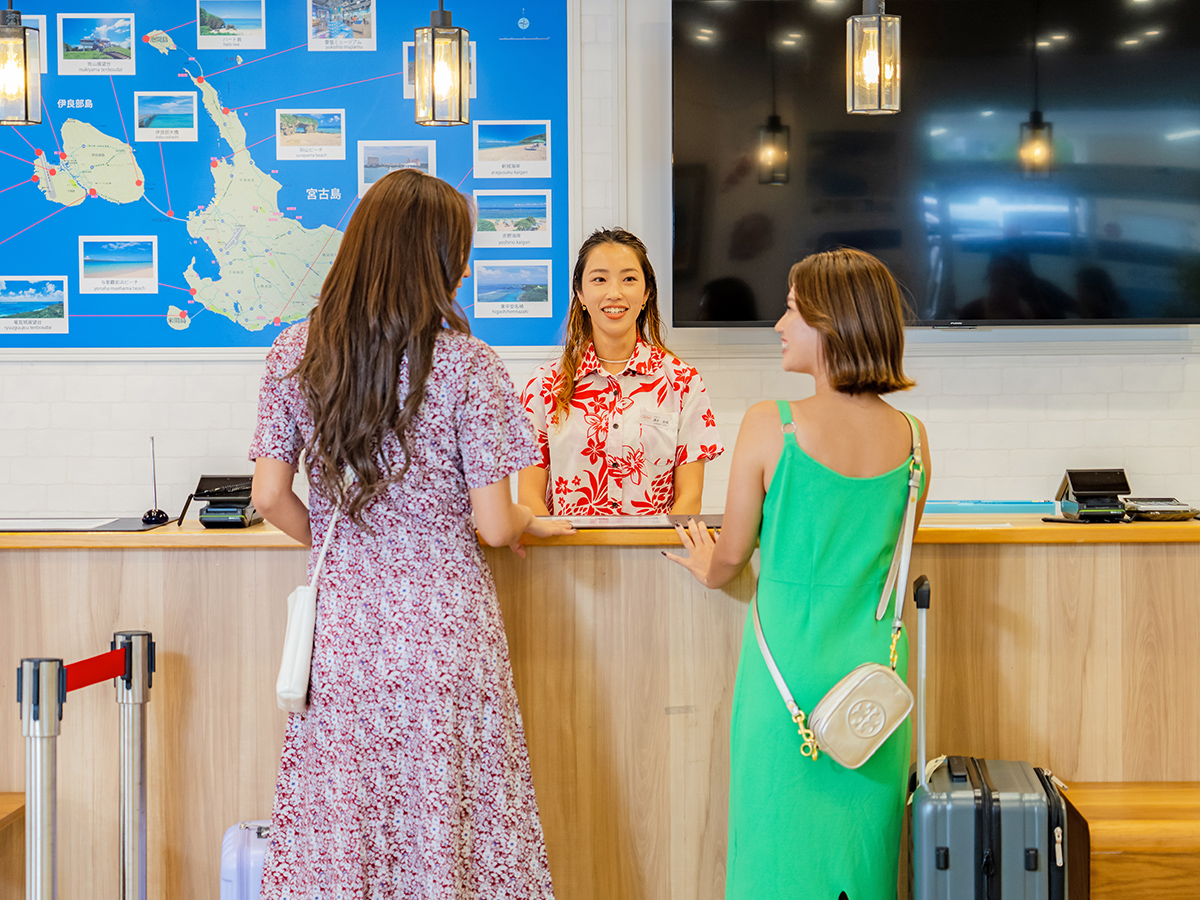 チェックインカウンター（パインレンタカー本店）