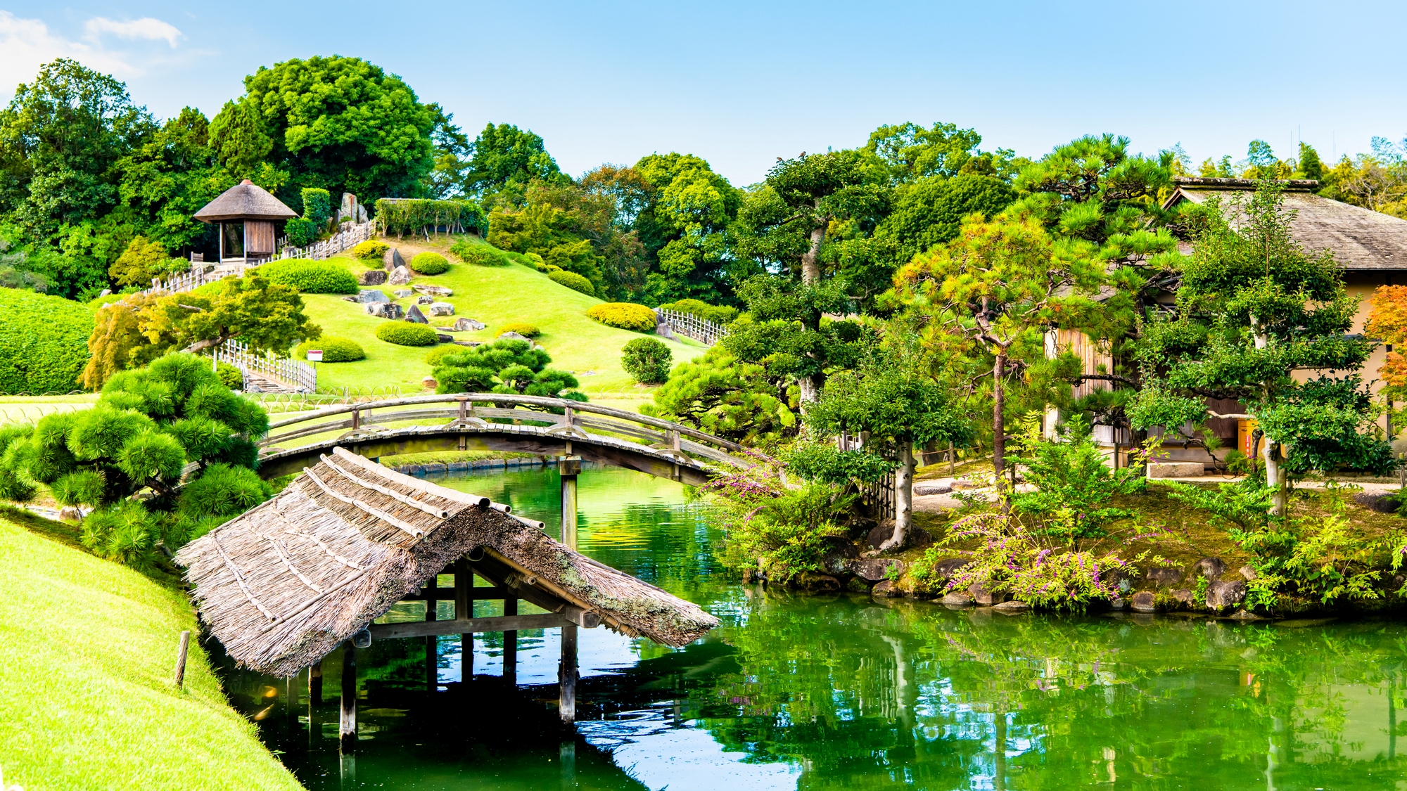 【当館から徒歩で約30分】江戸時代初期に造営された日本三大名園のひとつ「岡山後楽園」