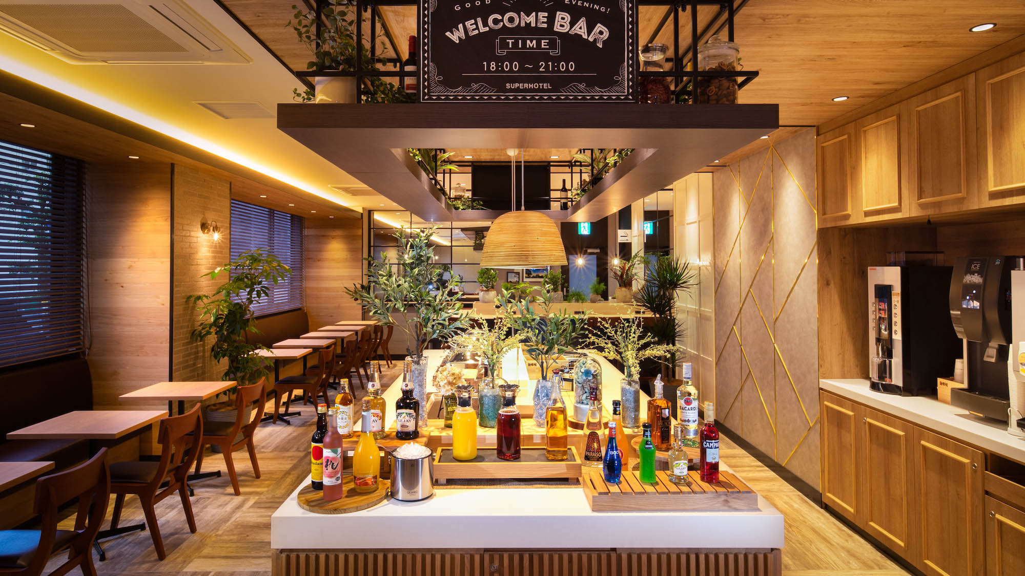 ワインや焼酎、コーヒー等をラウンジでゆったりと楽しめる無料ウェルカムバー