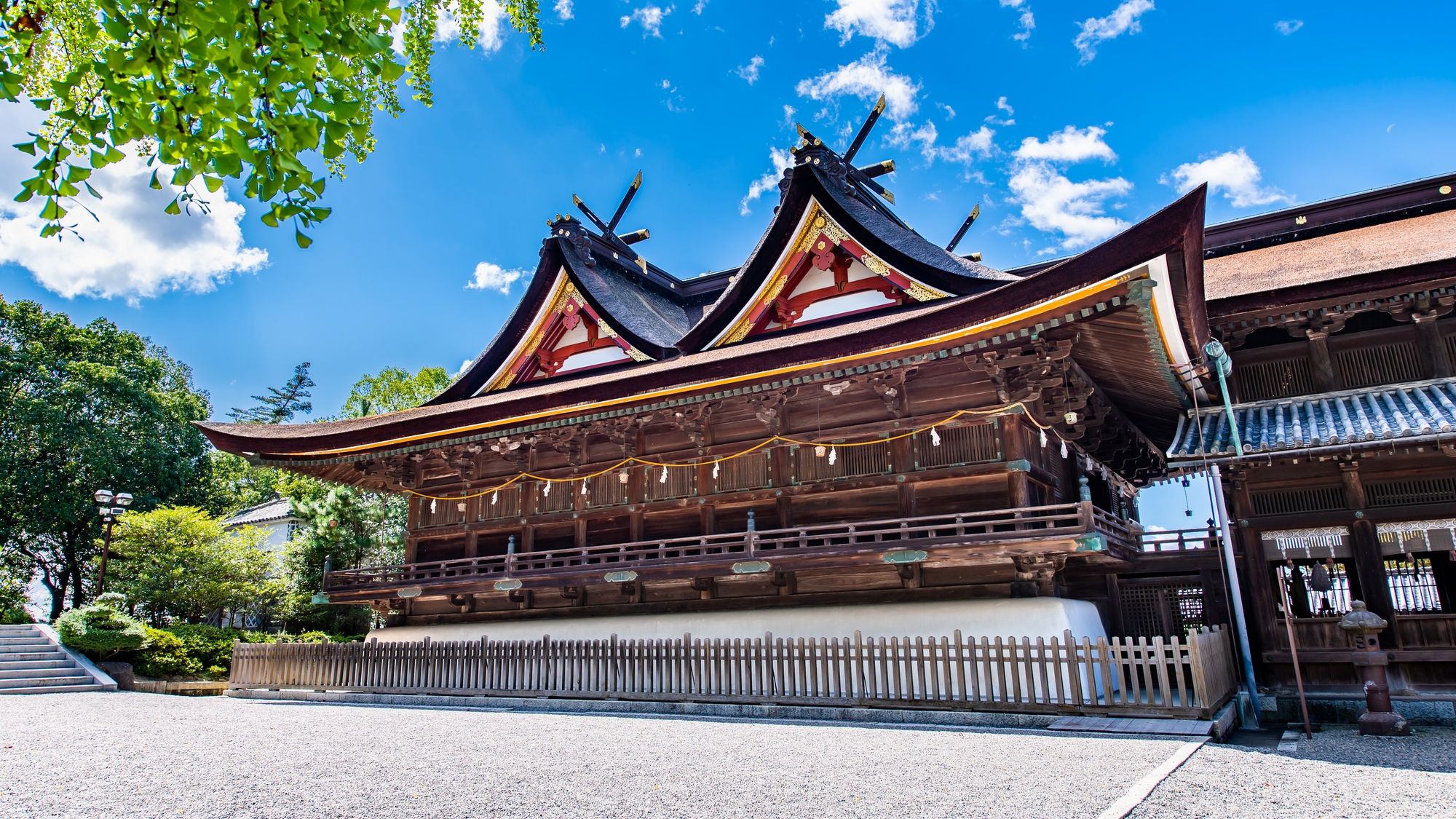 【当館から車で約30分】国宝に指定され、全長360mの長い回廊が有名な「吉備津神社」