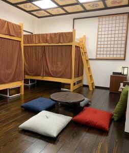【新宿雅邸 Room201 定員4名まで格安部屋貸し切りプラン】素泊まりになります