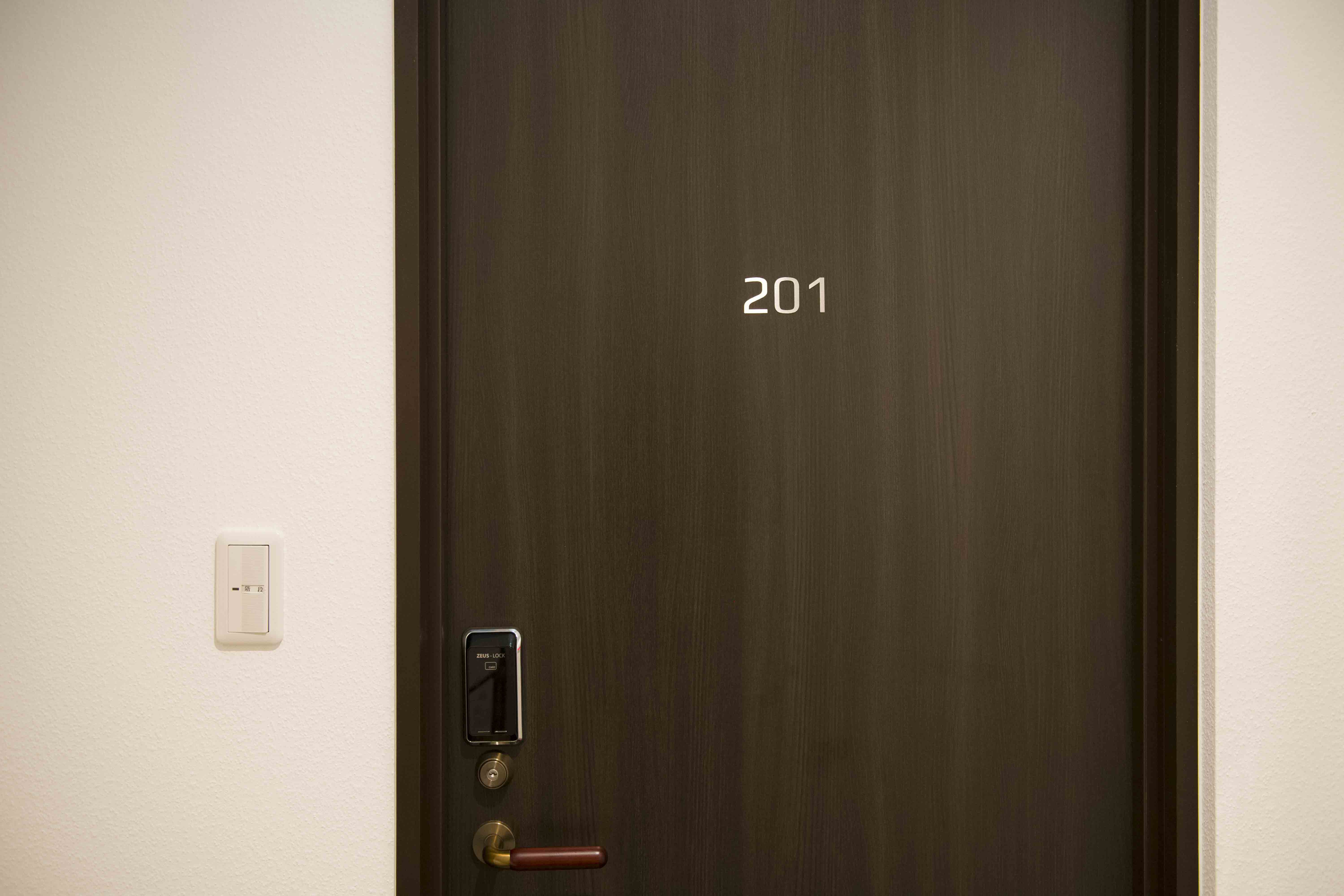 【新宿雅邸 Room201 定員4名まで格安部屋貸し切りプラン】素泊まりになります
