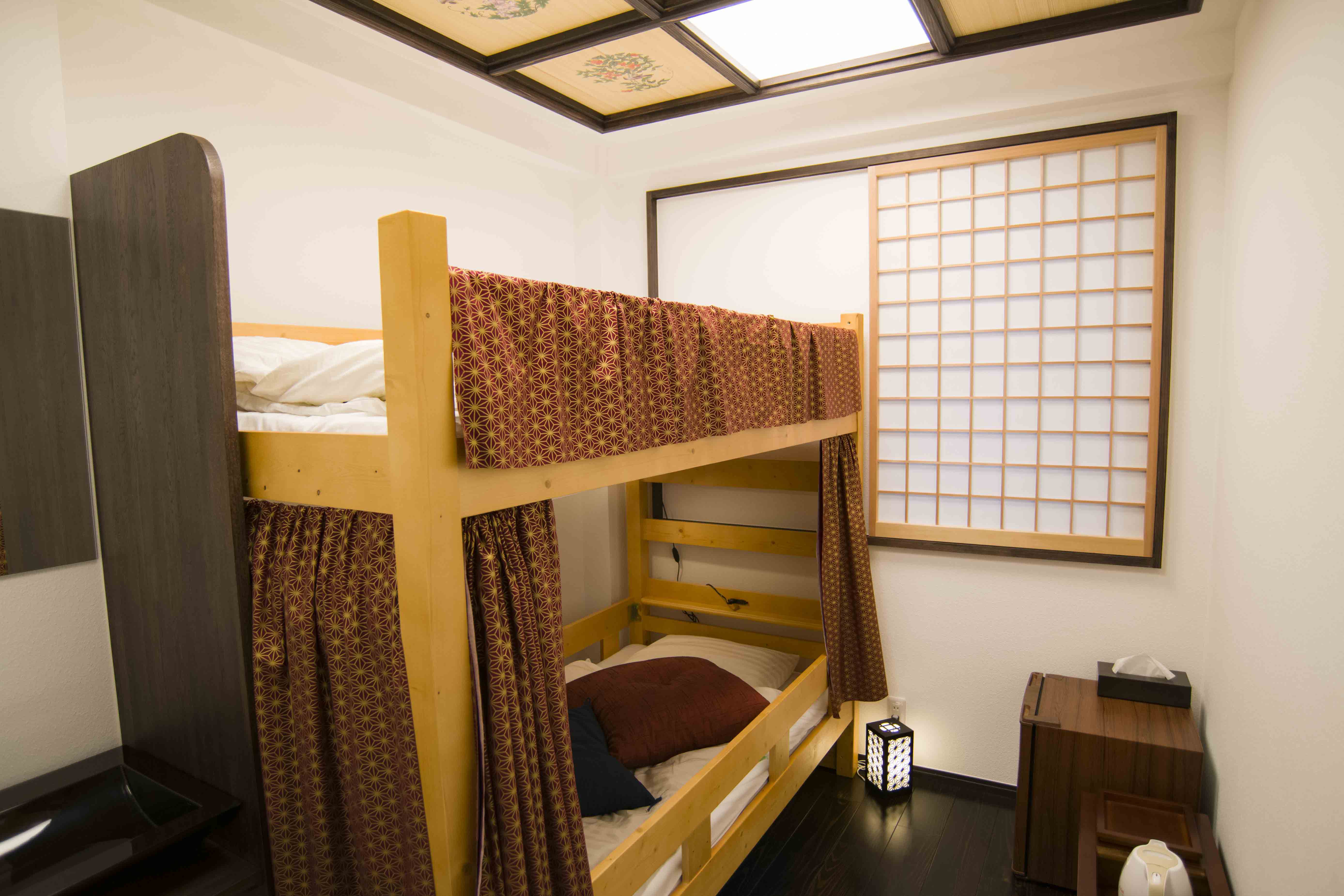 Room 101個室定員2名迄。新宿御苑至近の、雅な宿