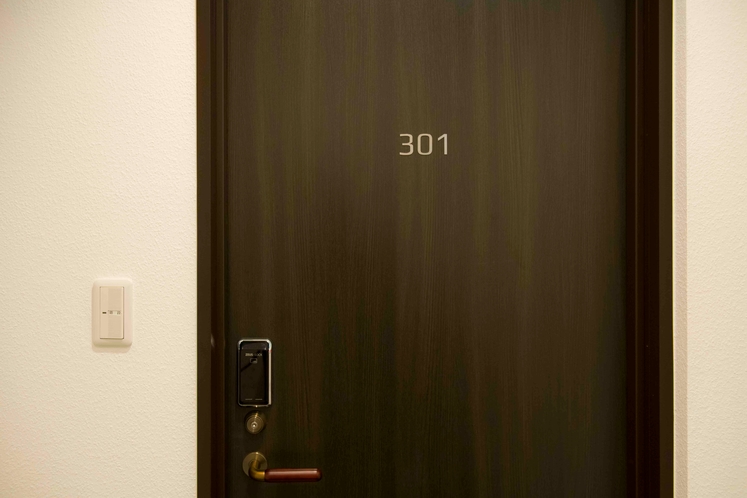 Room 301　扉