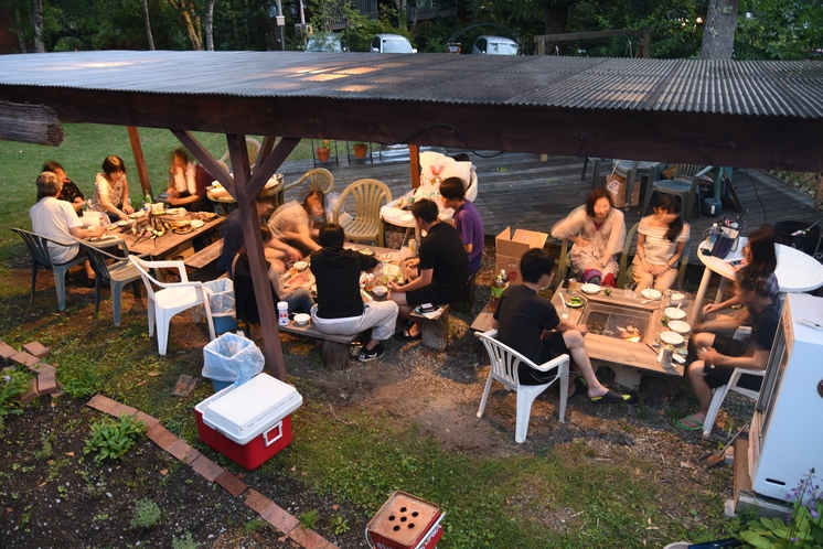 バーベキューハウス　屋根付きで雨の日も安心。炭火はスタッフが準備します