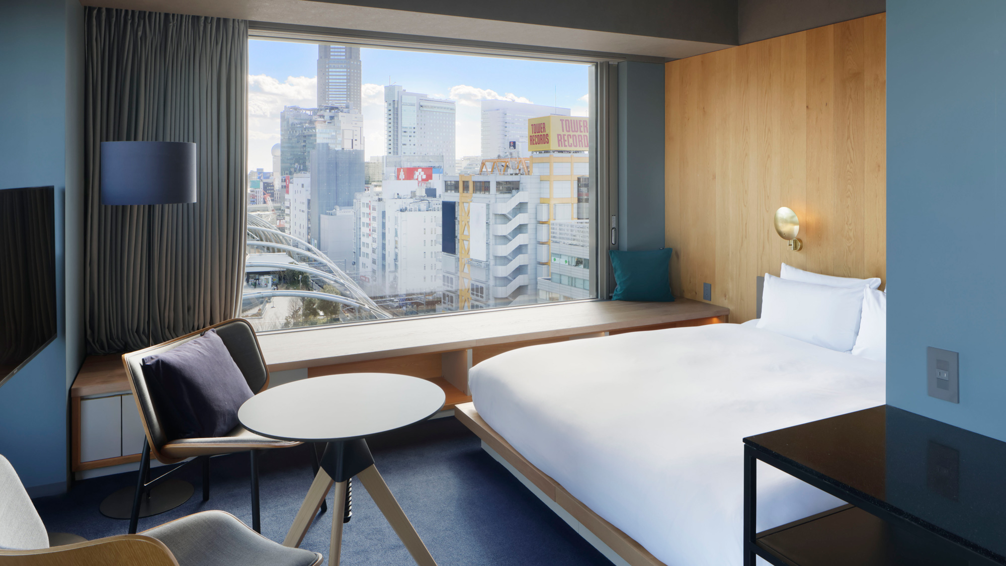 選び抜かれたインテリア、落ち着いた色彩で安らぎを提供致します