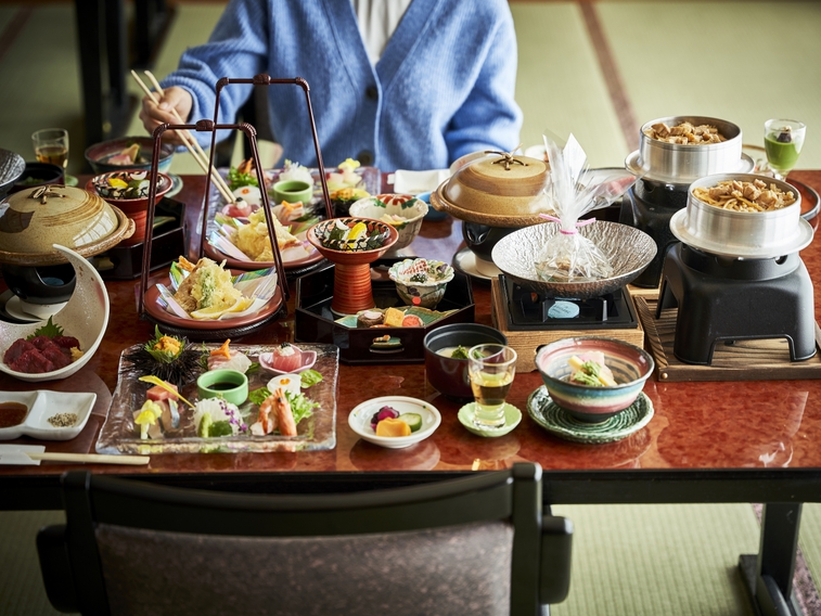 【楽天月末セール】 【広間席】食の極会席　優雅なご夕食【夕朝食付き】