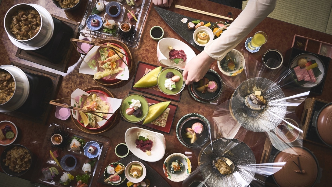 【広間席】料理長厳選　食の極会席　優雅なご夕食【夕朝食付き】
