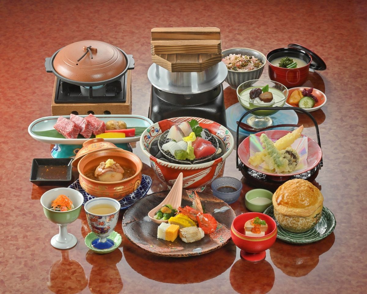 【10％OFF】【楽天スーパーSALE】 季節の会席　広間食【夕朝食付】