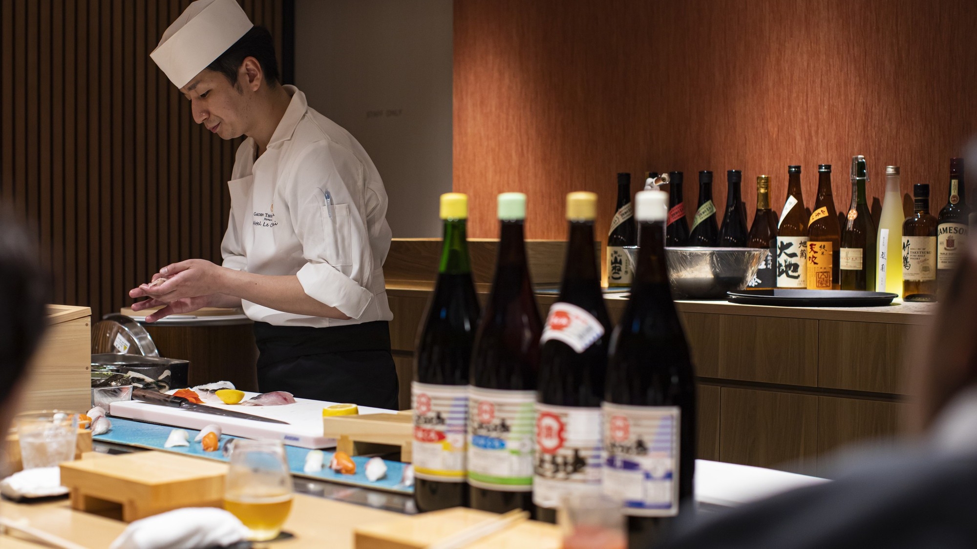 【２食付】＜創作鮨ディナー＞　日本酒とのペアリングも楽しみたい、握り８貫ほか彩り豊かな基本コース