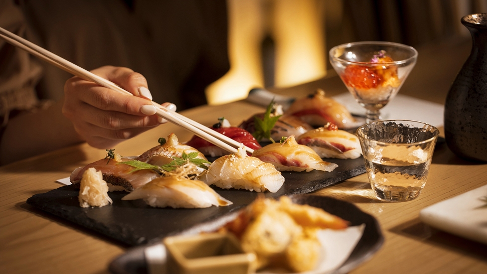 【２食付】＜創作鮨ディナー＞　日本酒とのペアリングも楽しみたい、握り８貫ほか彩り豊かな基本コース
