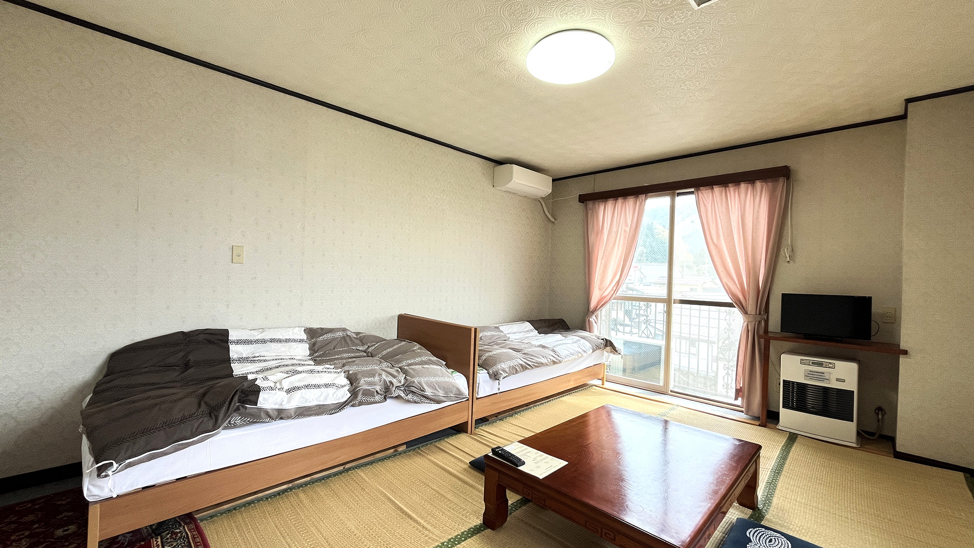 おまかせ和室(ベッド付き)　2～3名様【客室一例】ツイン+和室4畳