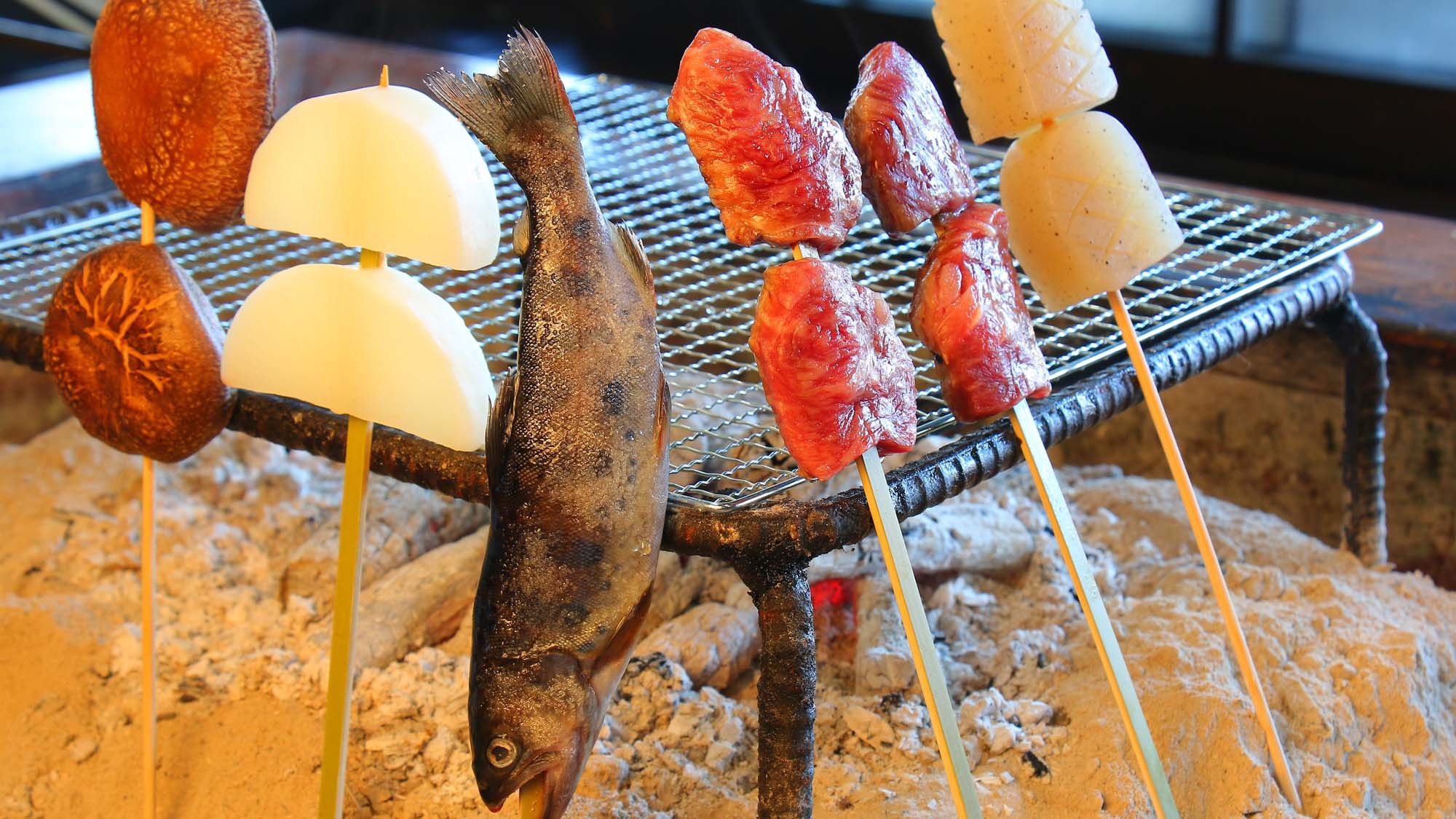 【デトックス・トリップ宮崎】高級牛「高千穂牛」の串焼き付き！季節の焼き田楽を囲炉裏で楽しむ♪