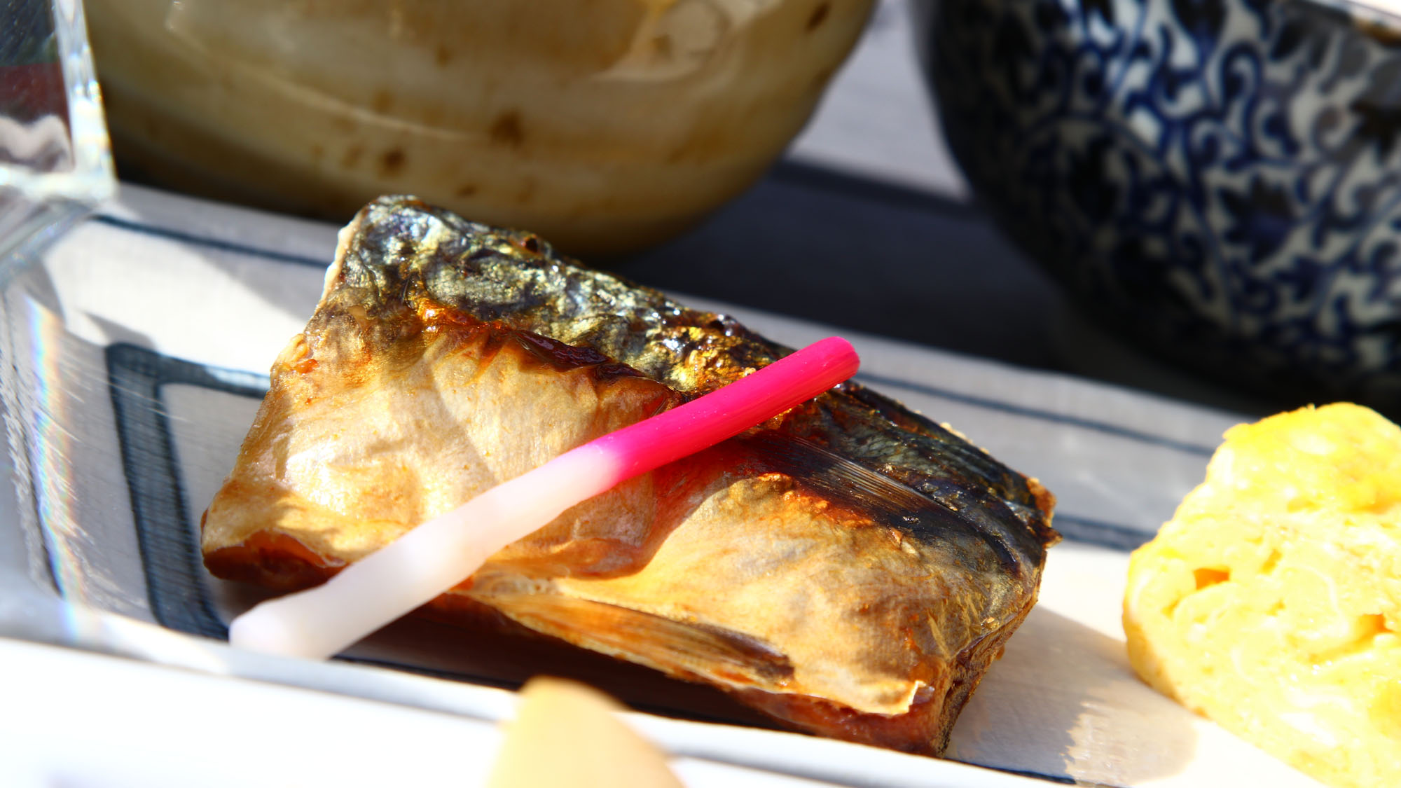 朝食　鯖または鮭をご用意します
