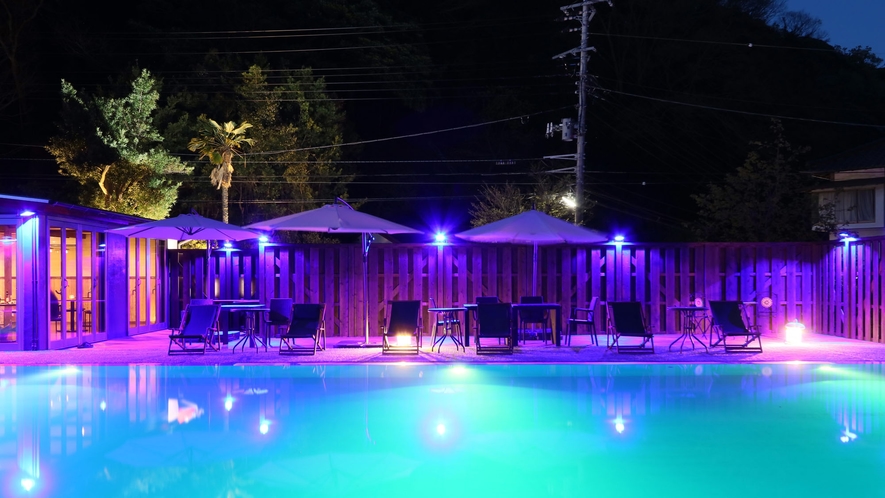 ナイトプール -Night pool-◆星空を眺めながら、夜の温泉プールでひと泳ぎなんていかがですか