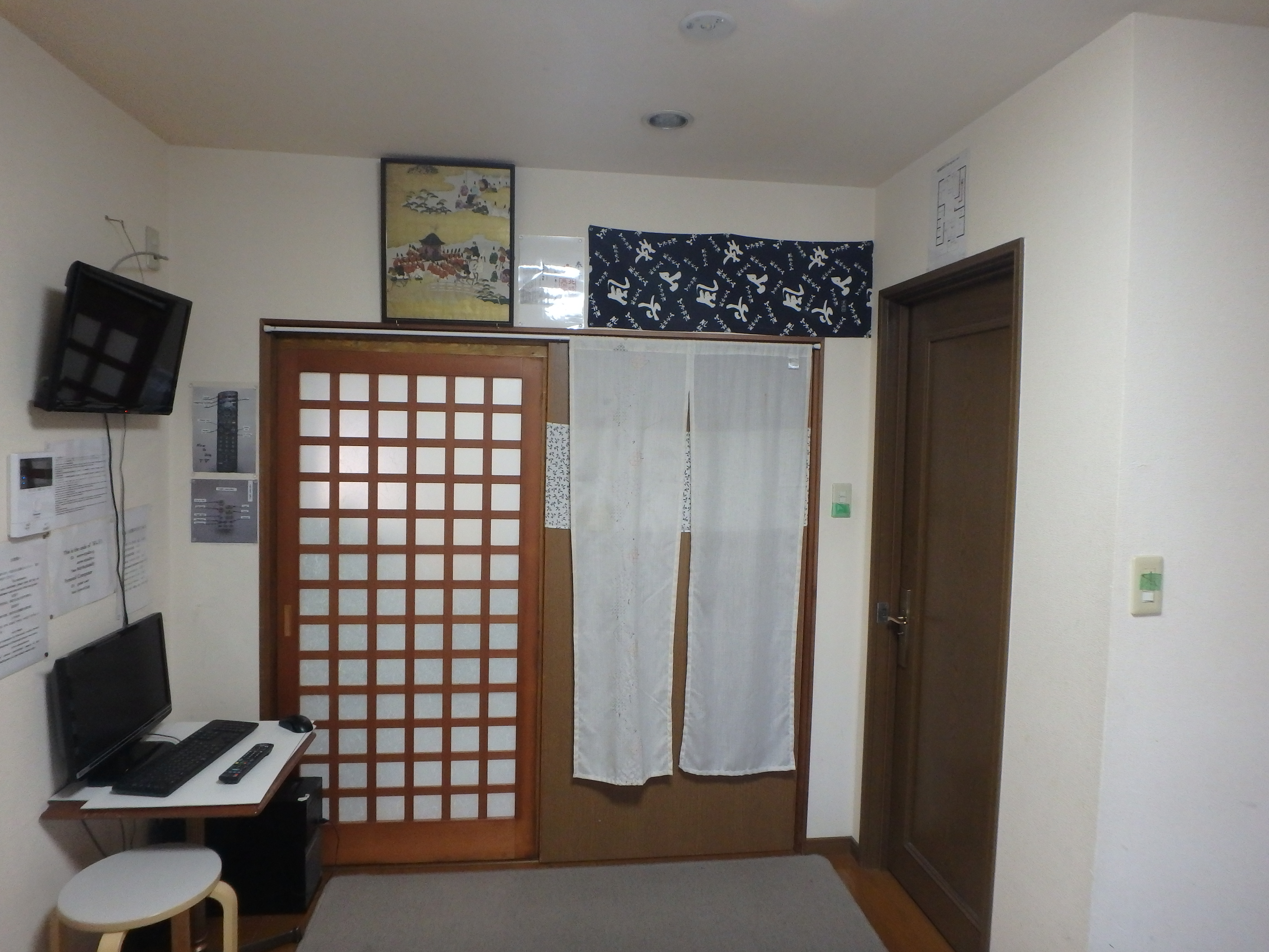 京の宿西大路２Fお部屋の間仕切りとWi-Fiです。