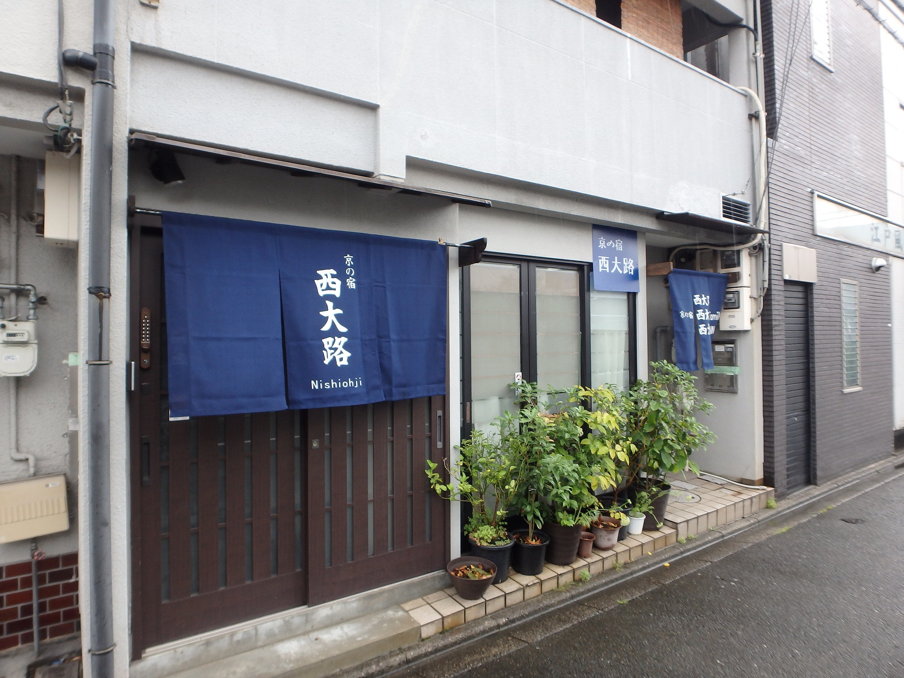 京の宿西大路２F入口です。