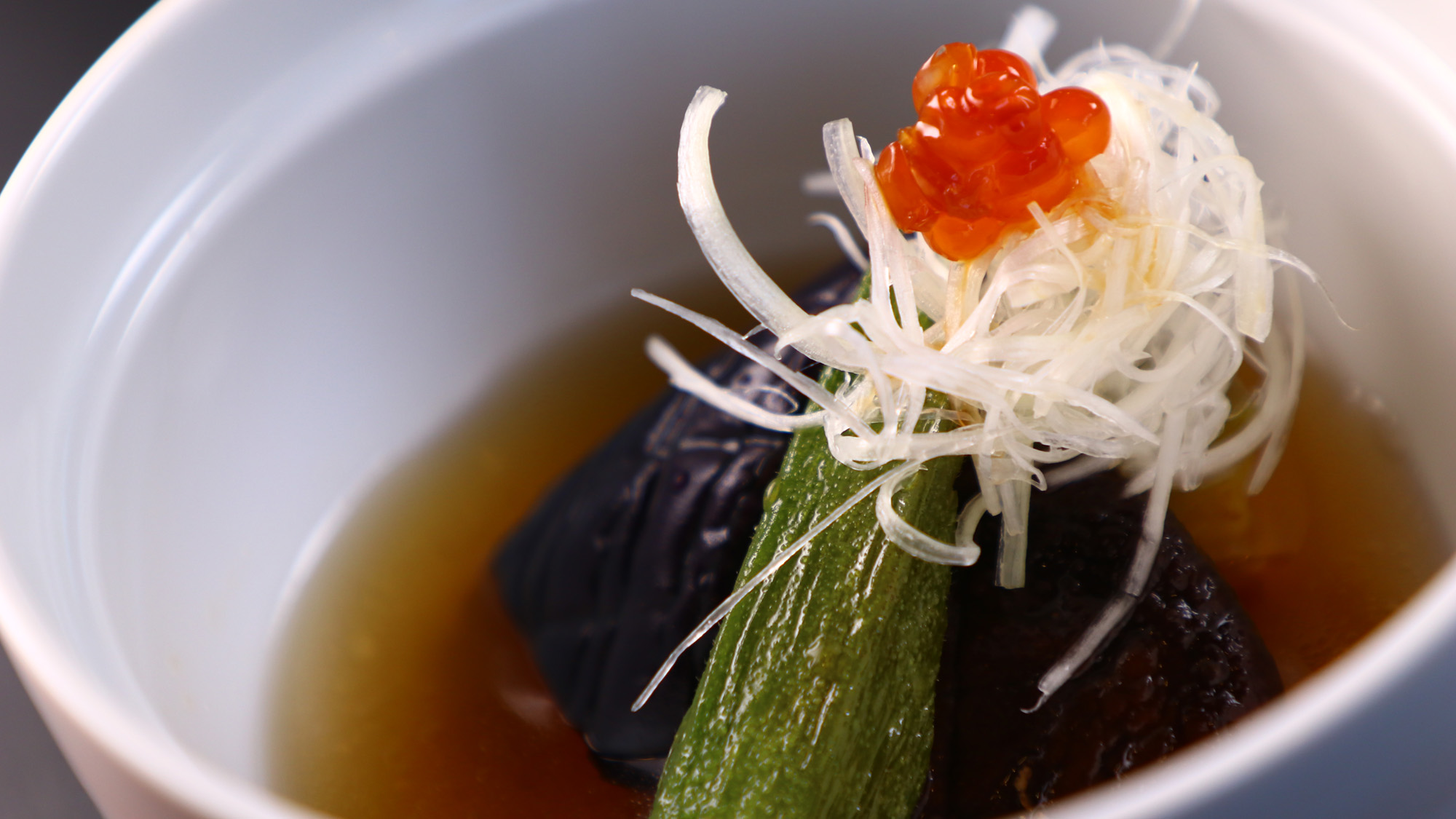 食事_蓋物料理一例。*