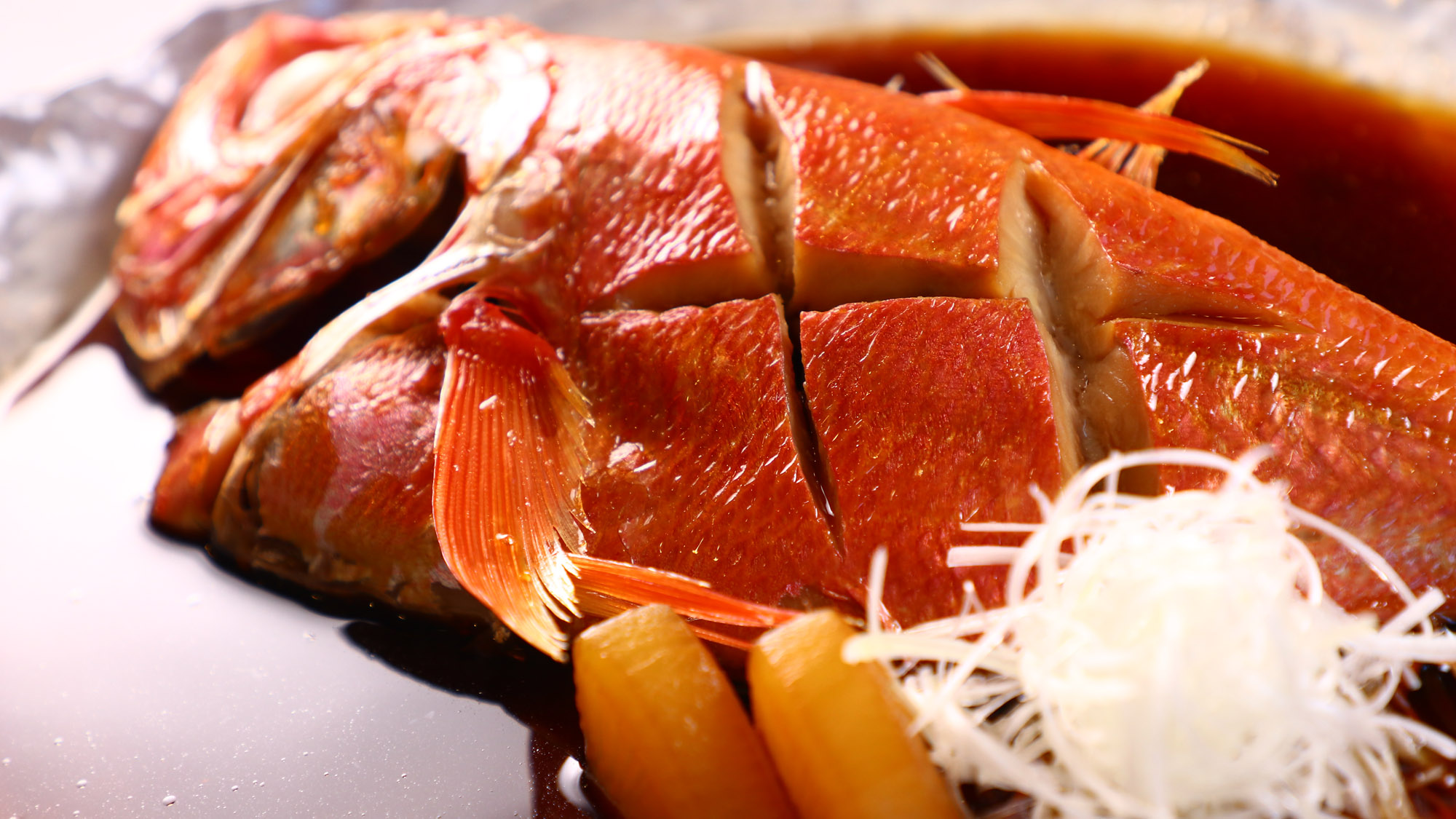 食事_下田産金目鯛の煮付け。やわらかな味付けが自慢です*