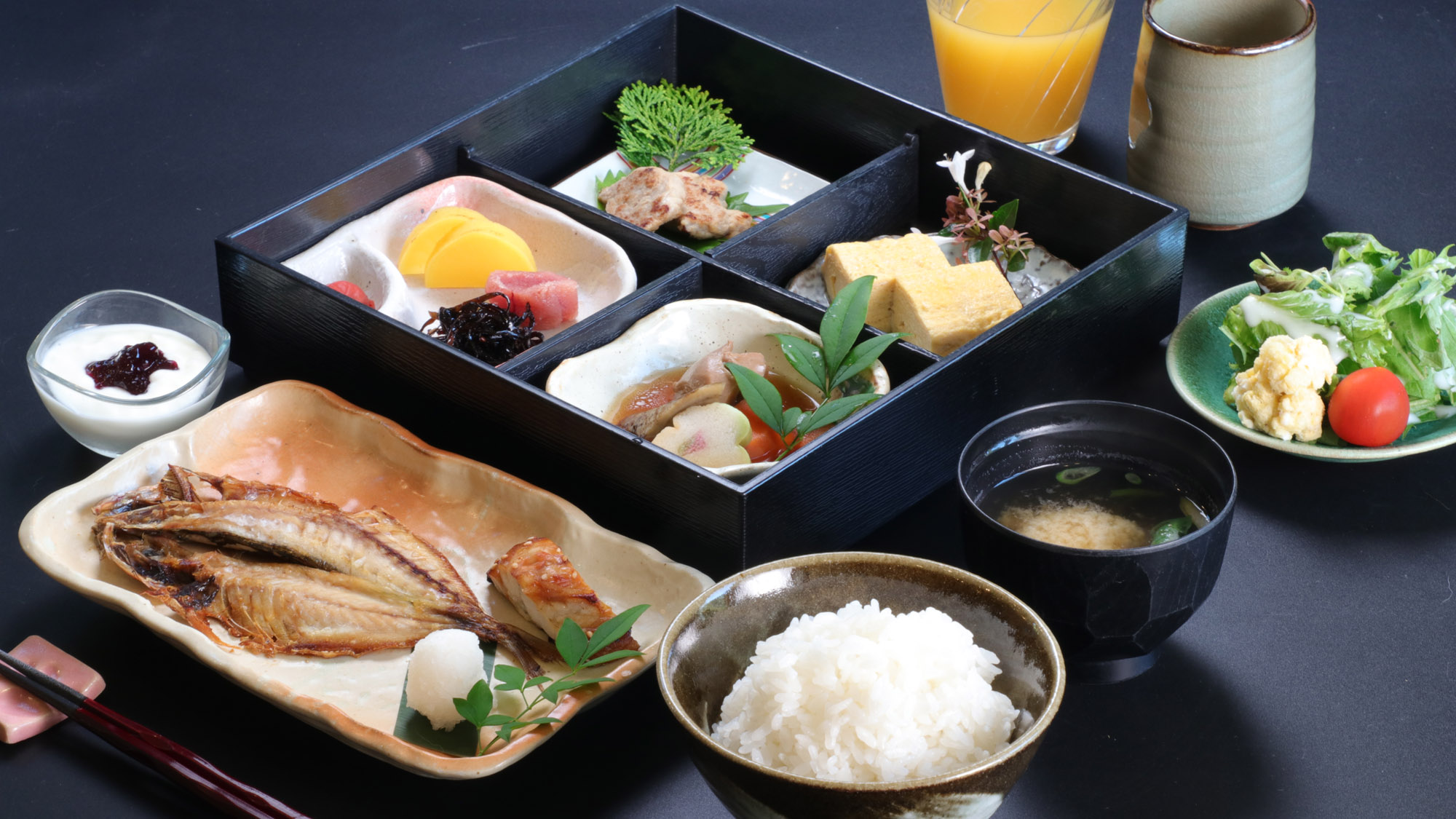 食事_朝食_朝からちゃんとした和食をどうぞ。しっかり食べてお腹いっぱいになる朝食です*