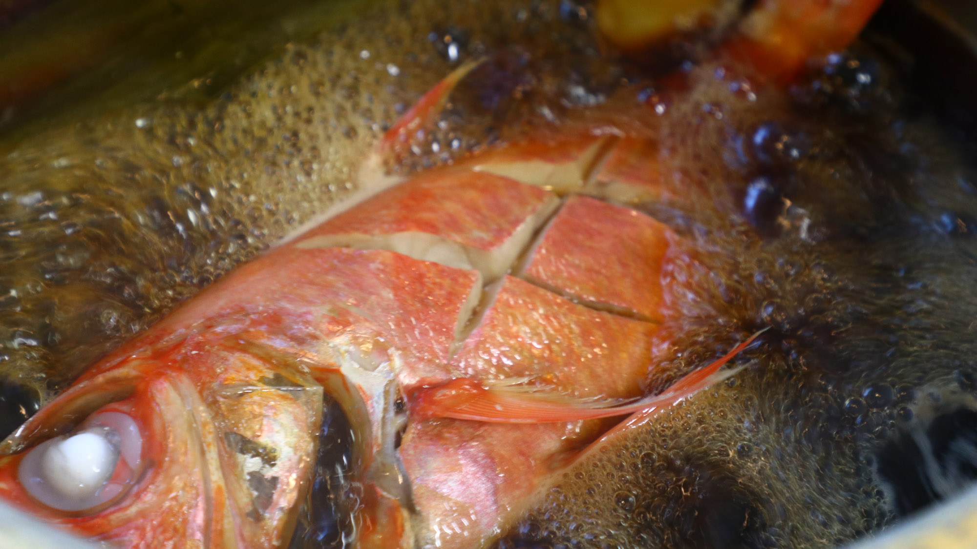 食事_お客様にお出しする直前に煮付けてお出しします。ふわふわの金目鯛をお召し上がりください*