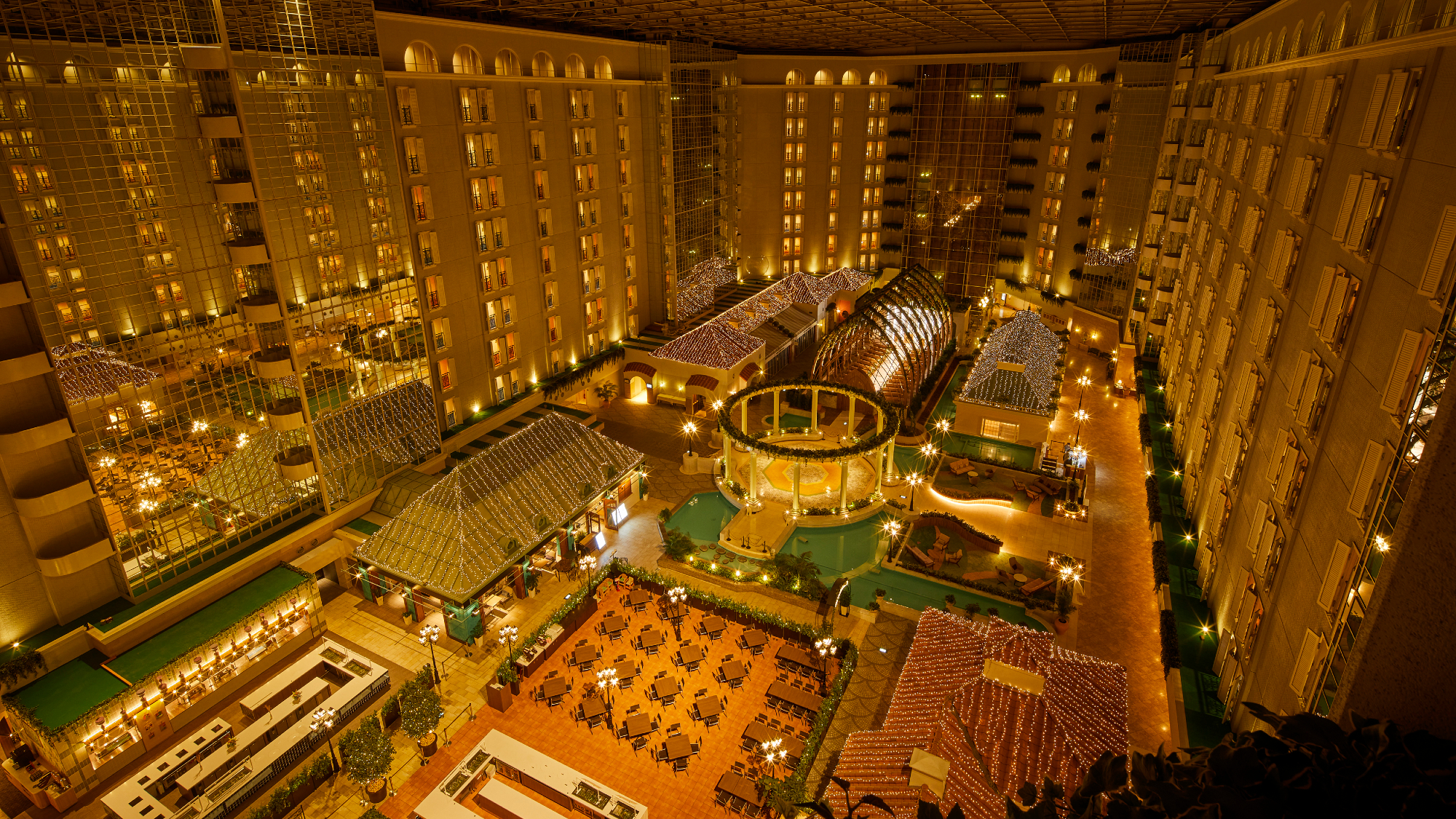〇夜のホテル3階アトリウムロビー全景(イメージ)